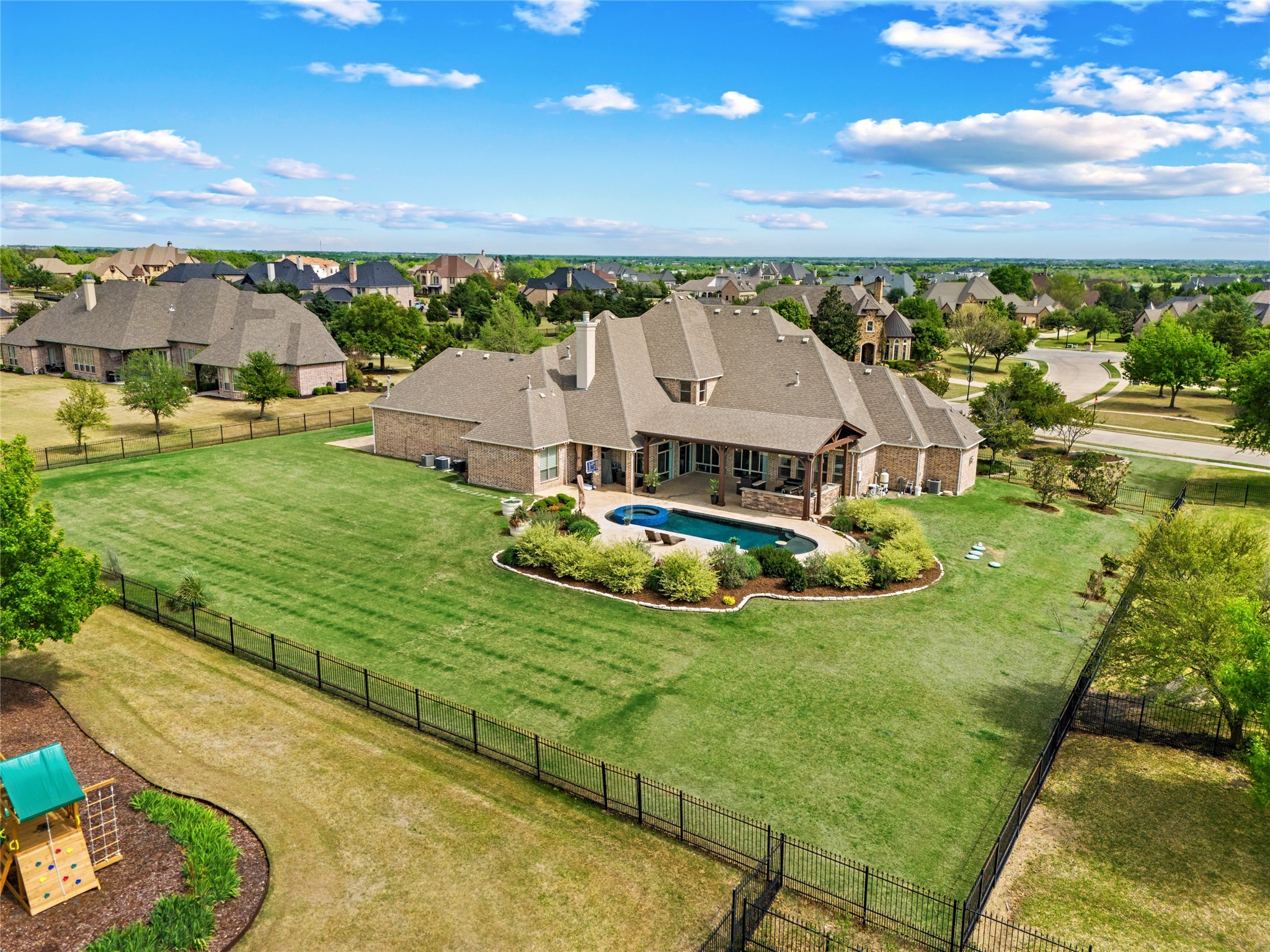 1061 Kingsbridge Lane