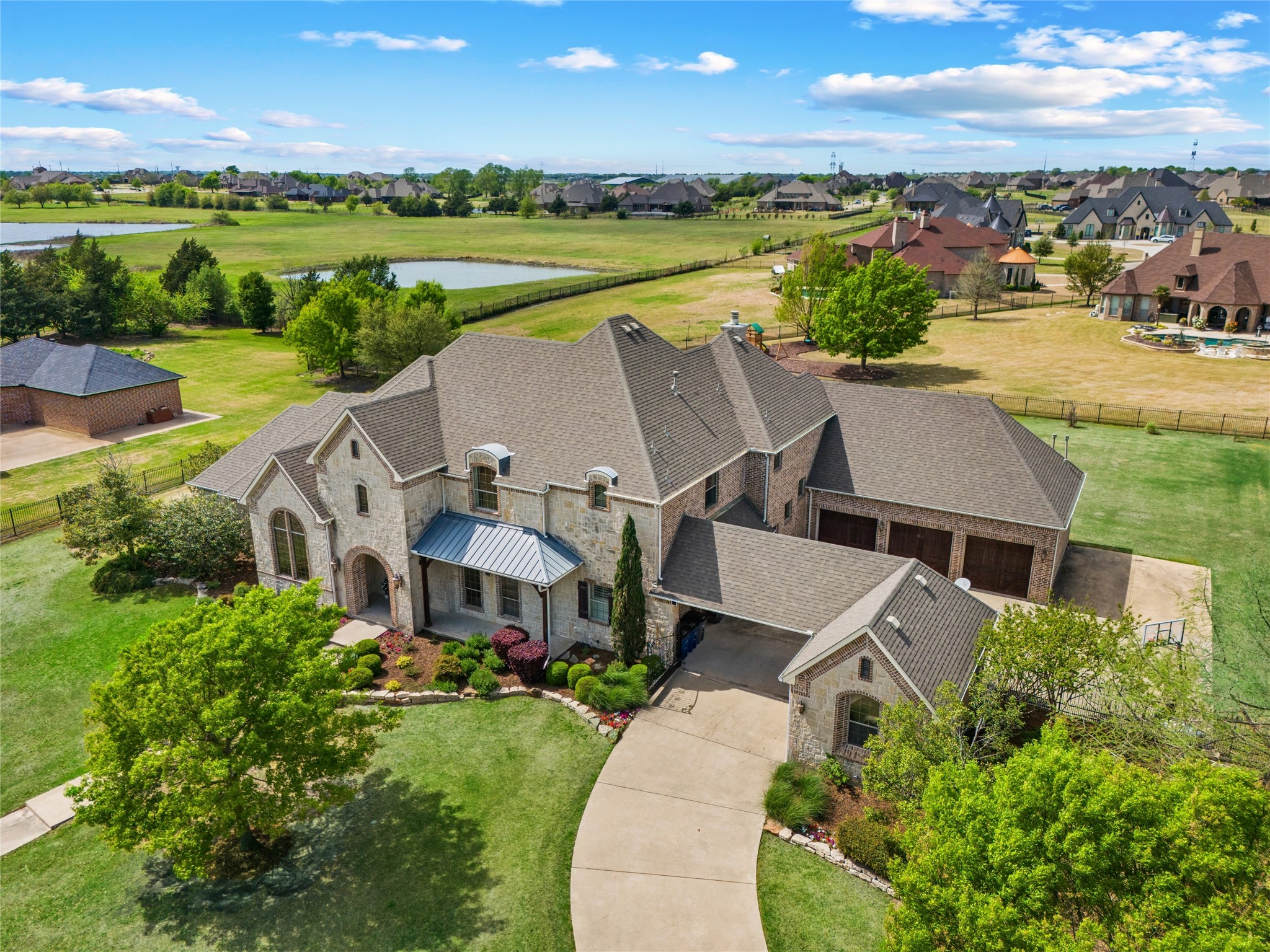 1061 Kingsbridge Lane