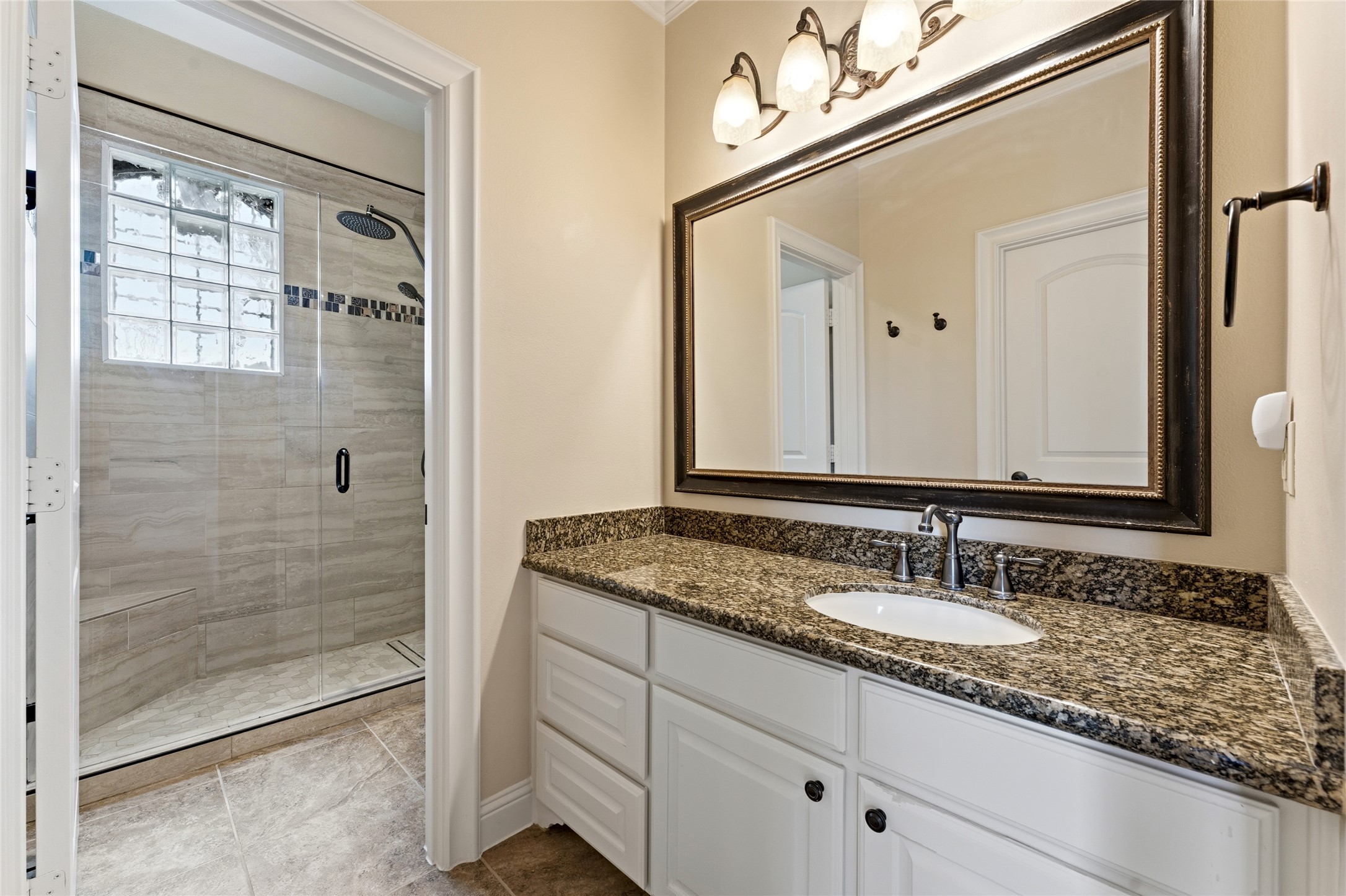 1061 Kingsbridge Lane