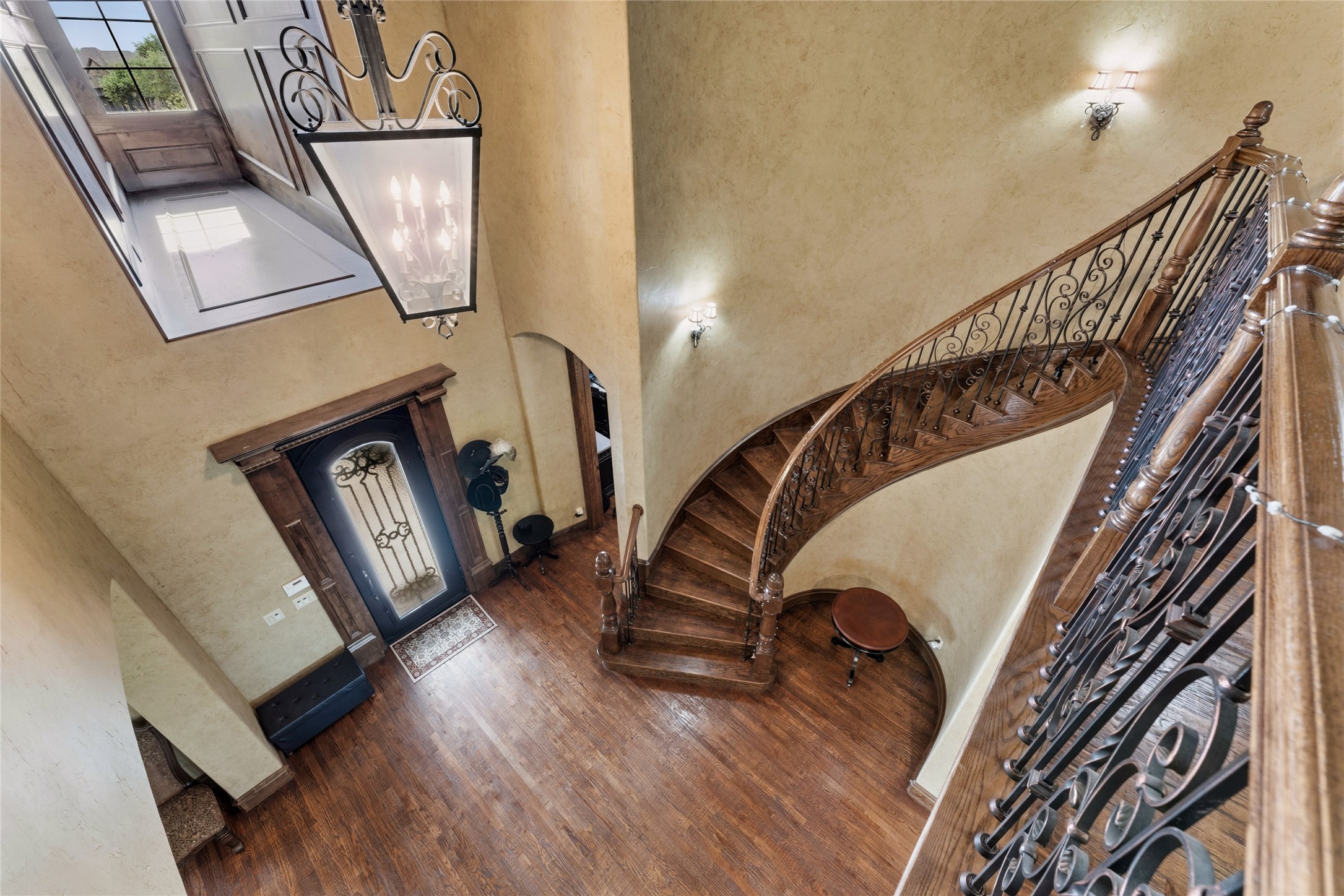 1061 Kingsbridge Lane