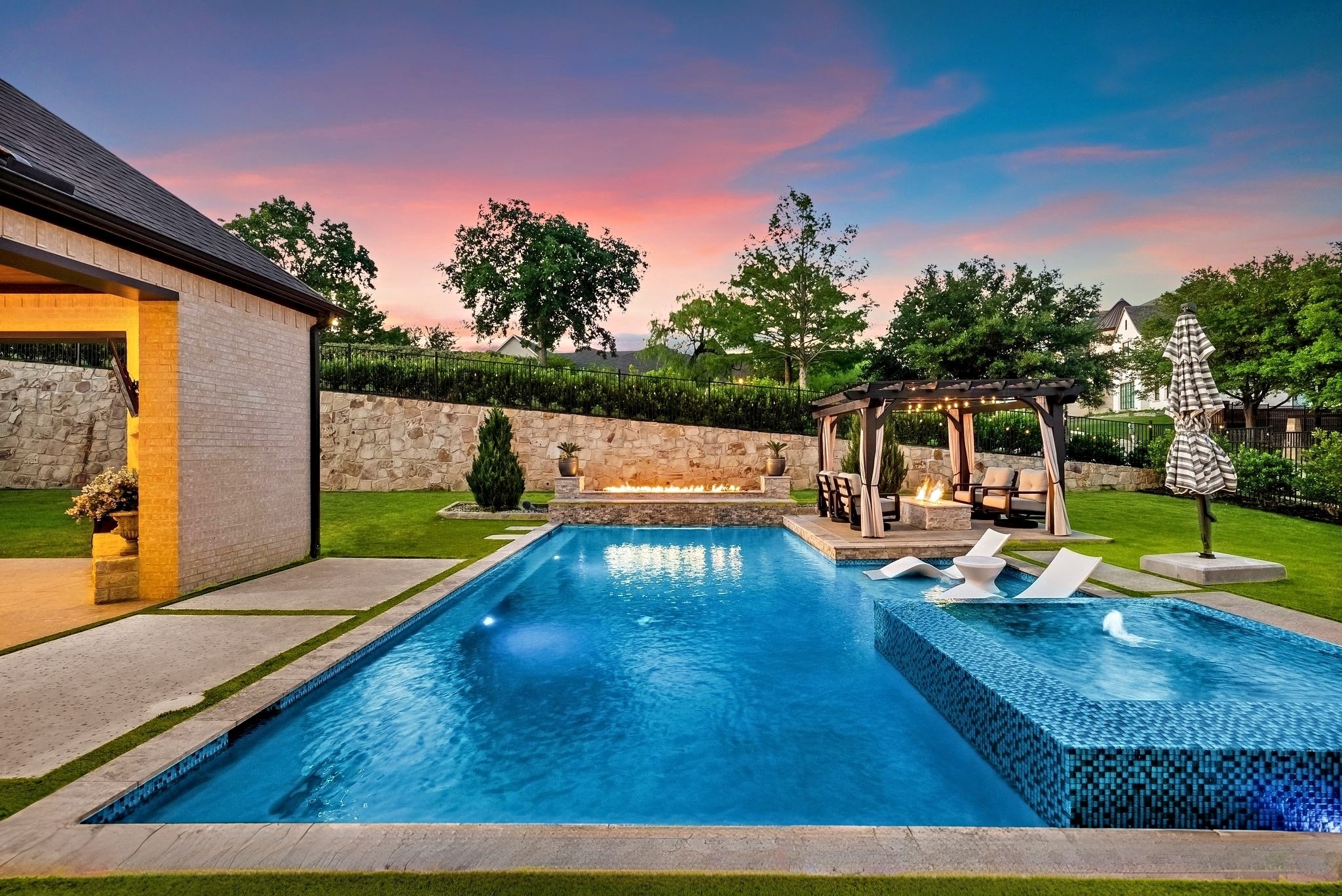 2310 Silver Table Drive