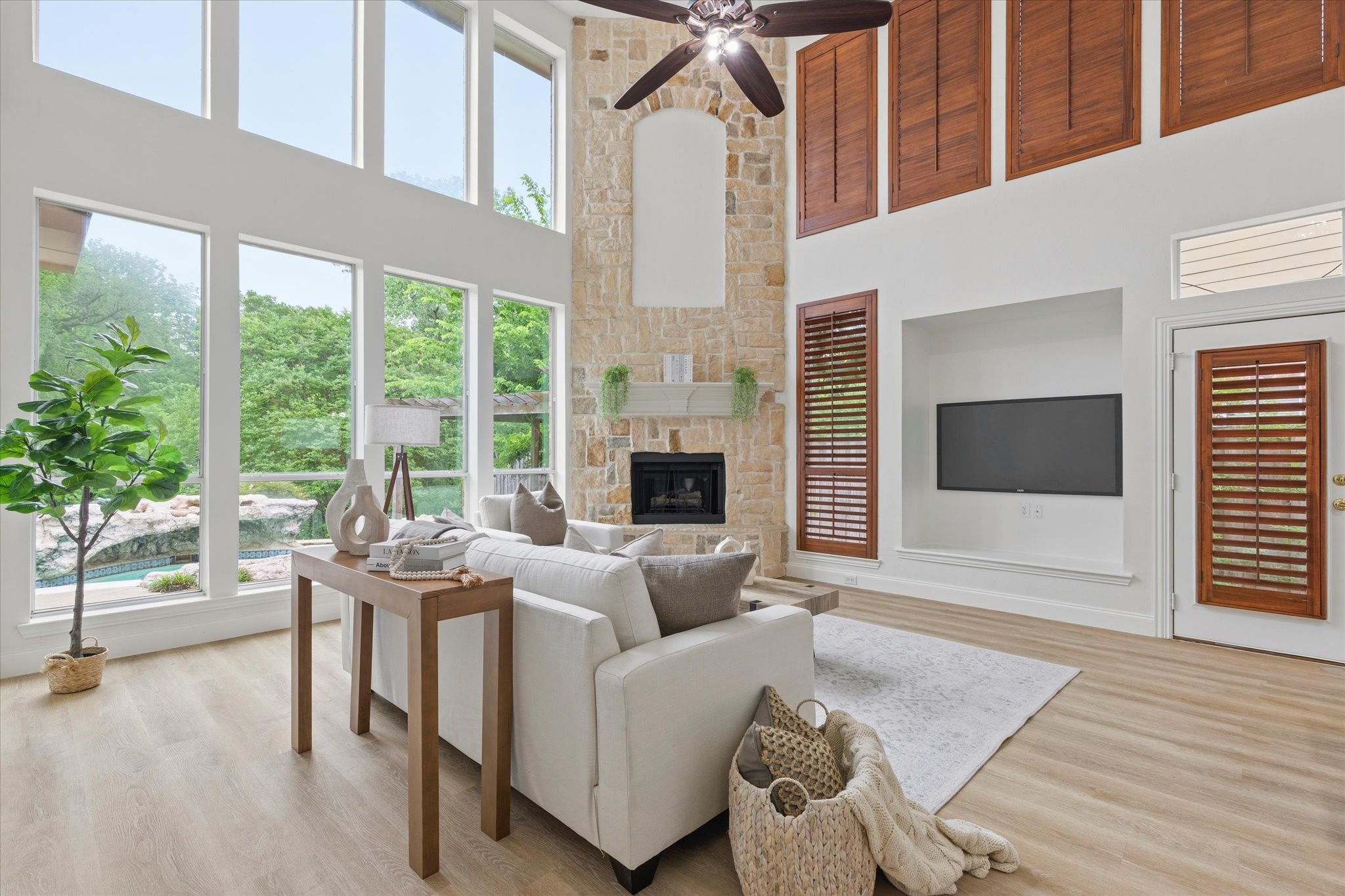 1909 Wind Lake Circle