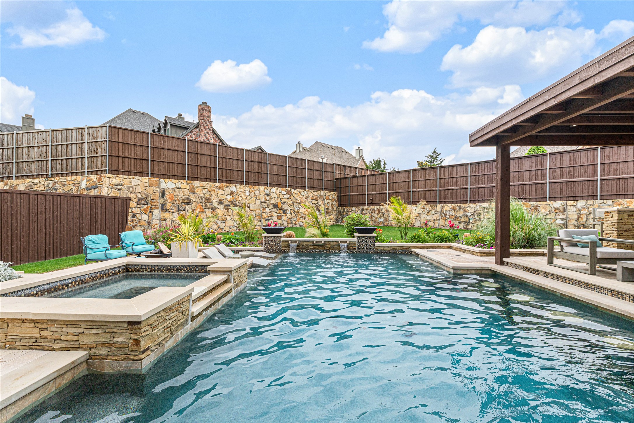 960 Packsaddle Trail