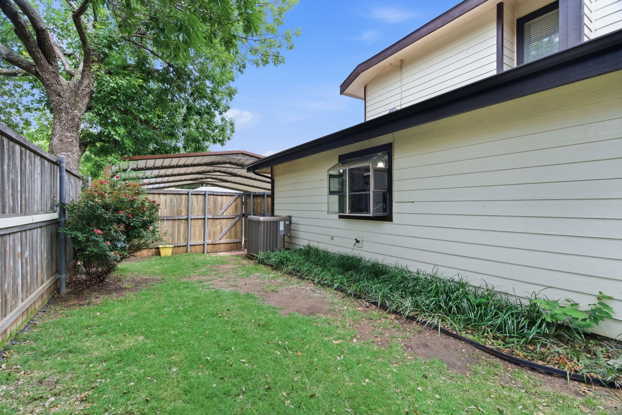 633 Hunters Glen Street