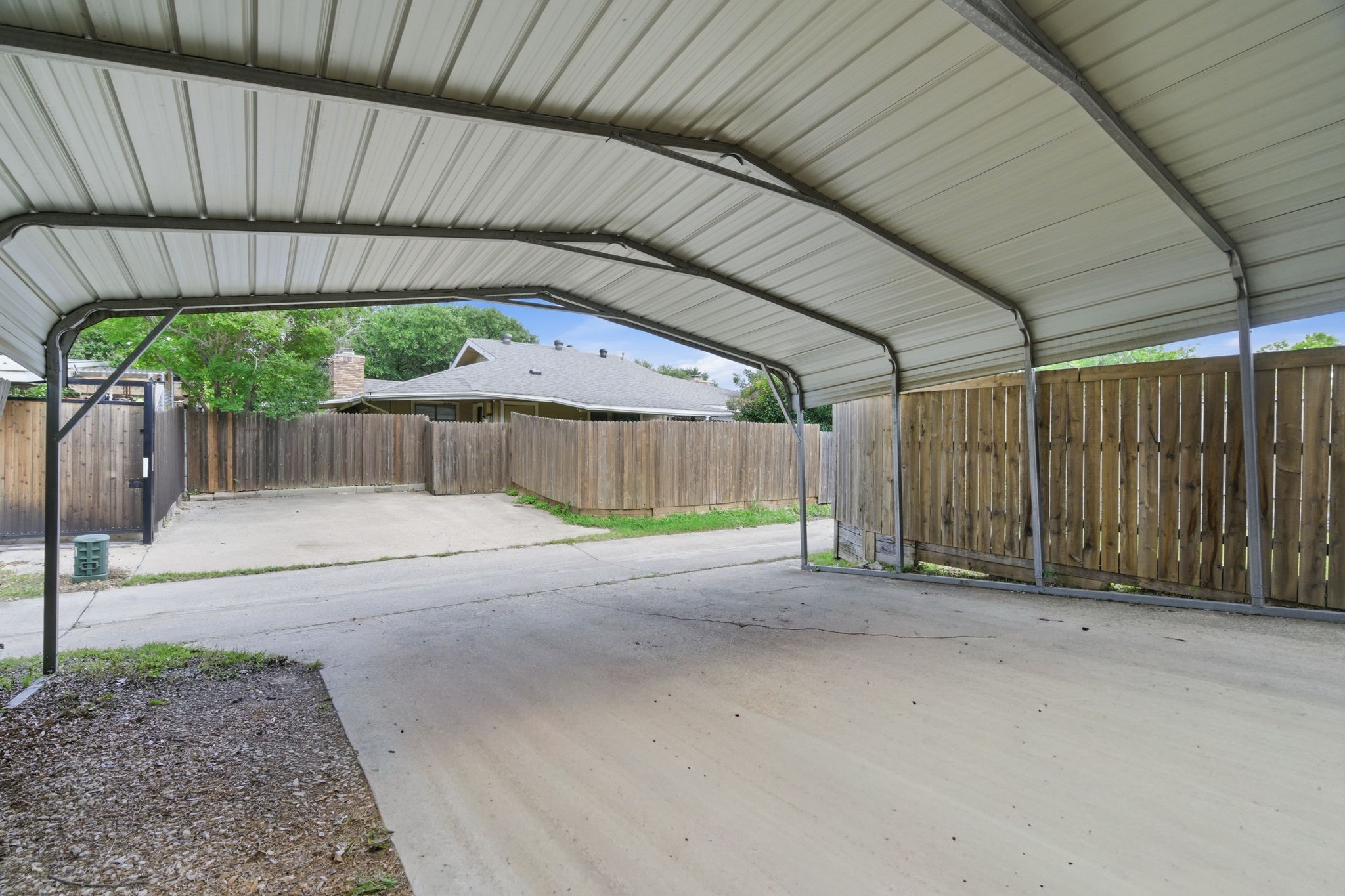 633 Hunters Glen Street
