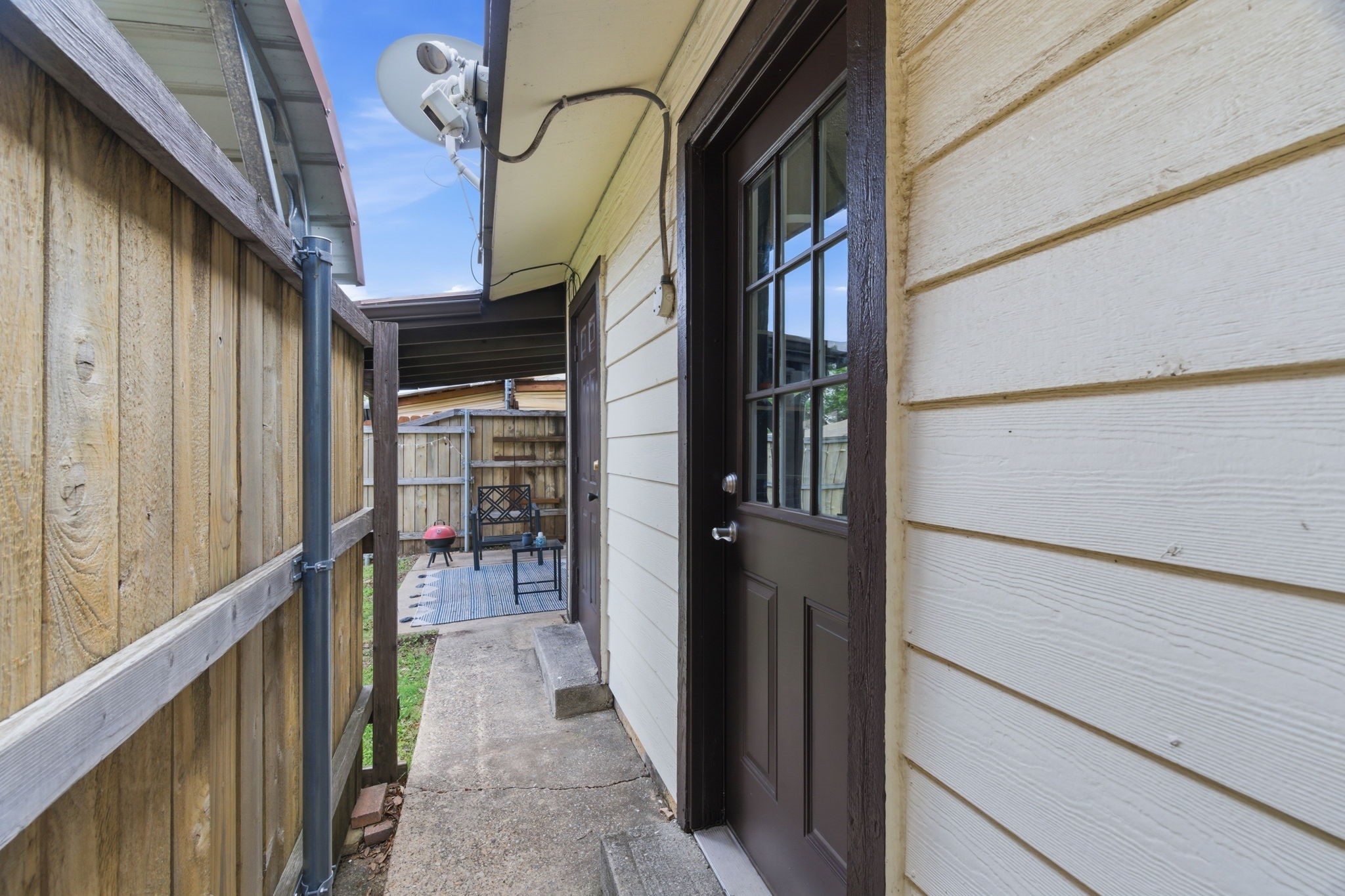 633 Hunters Glen Street