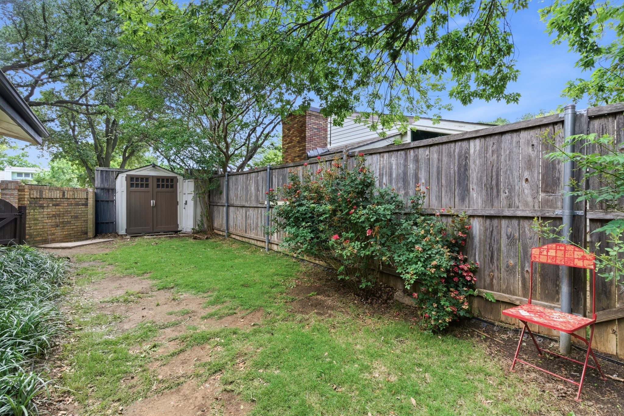 633 Hunters Glen Street