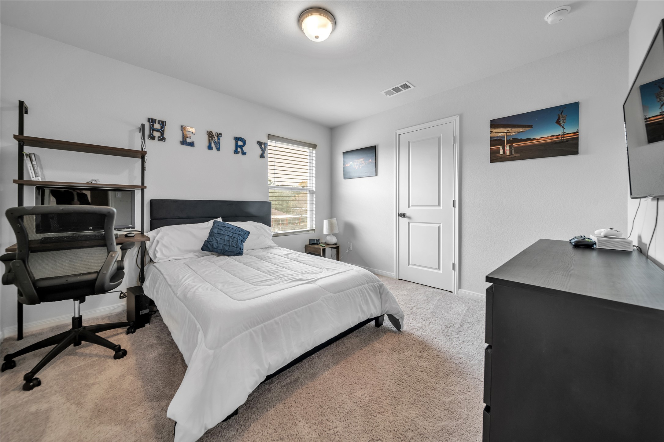 3581 Chestnut Oak Drive