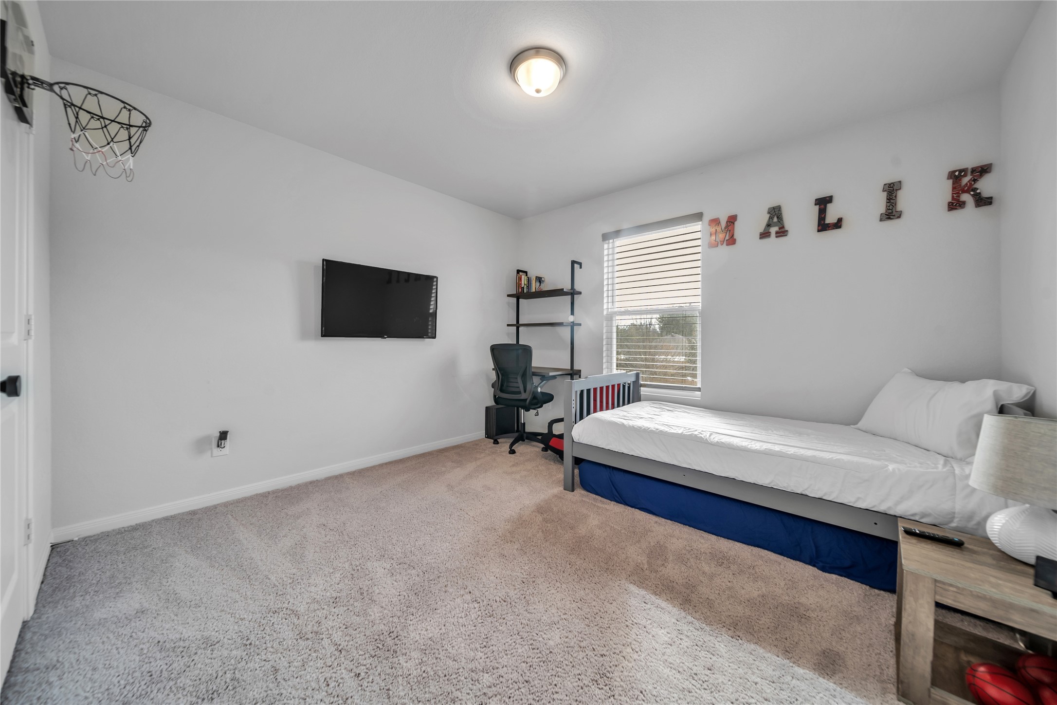 3581 Chestnut Oak Drive