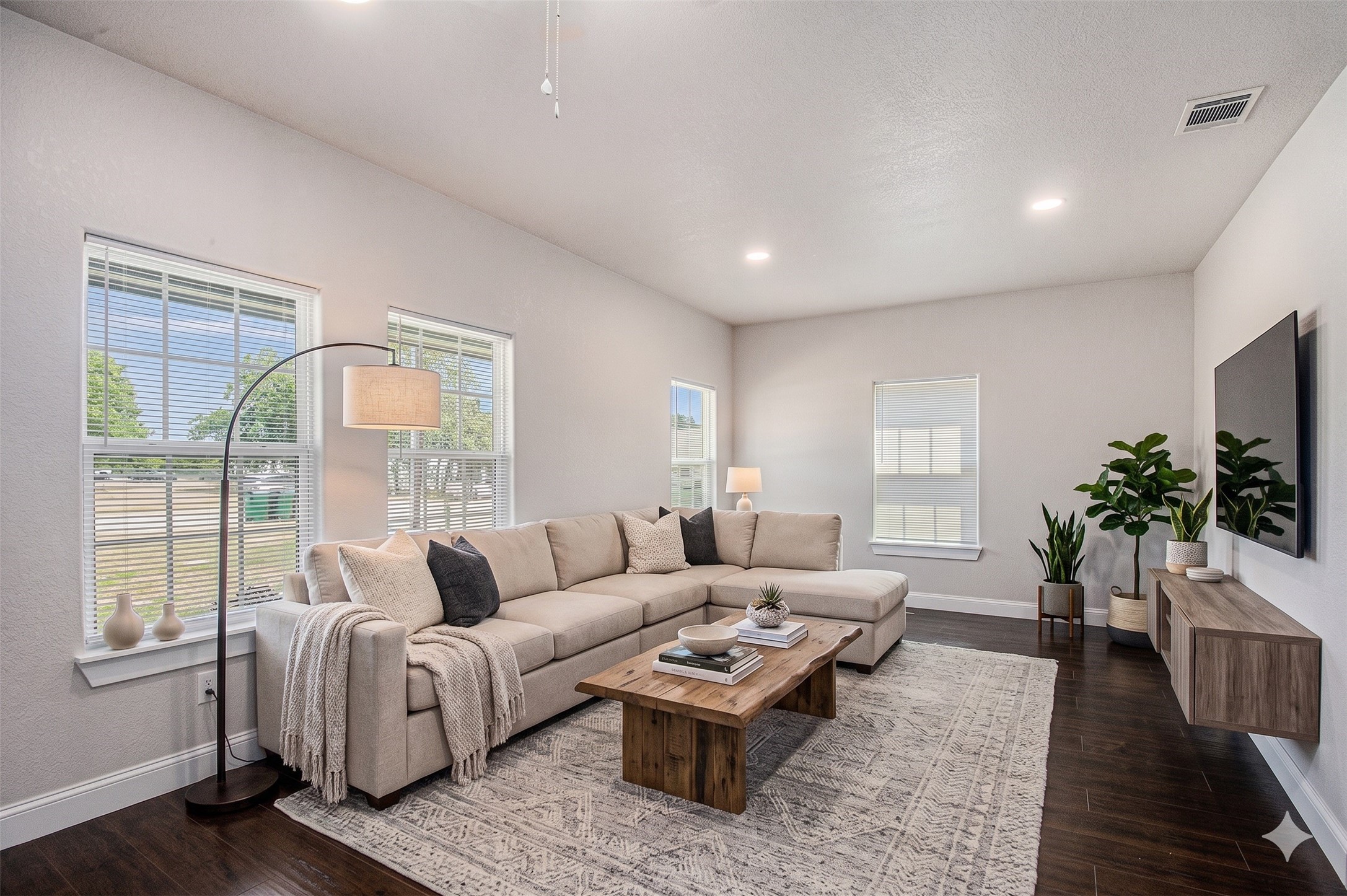 290 E Aurora Street