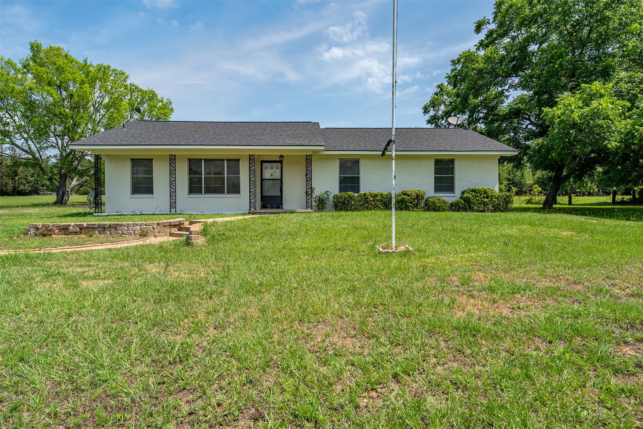 3015 E US Highway 80
