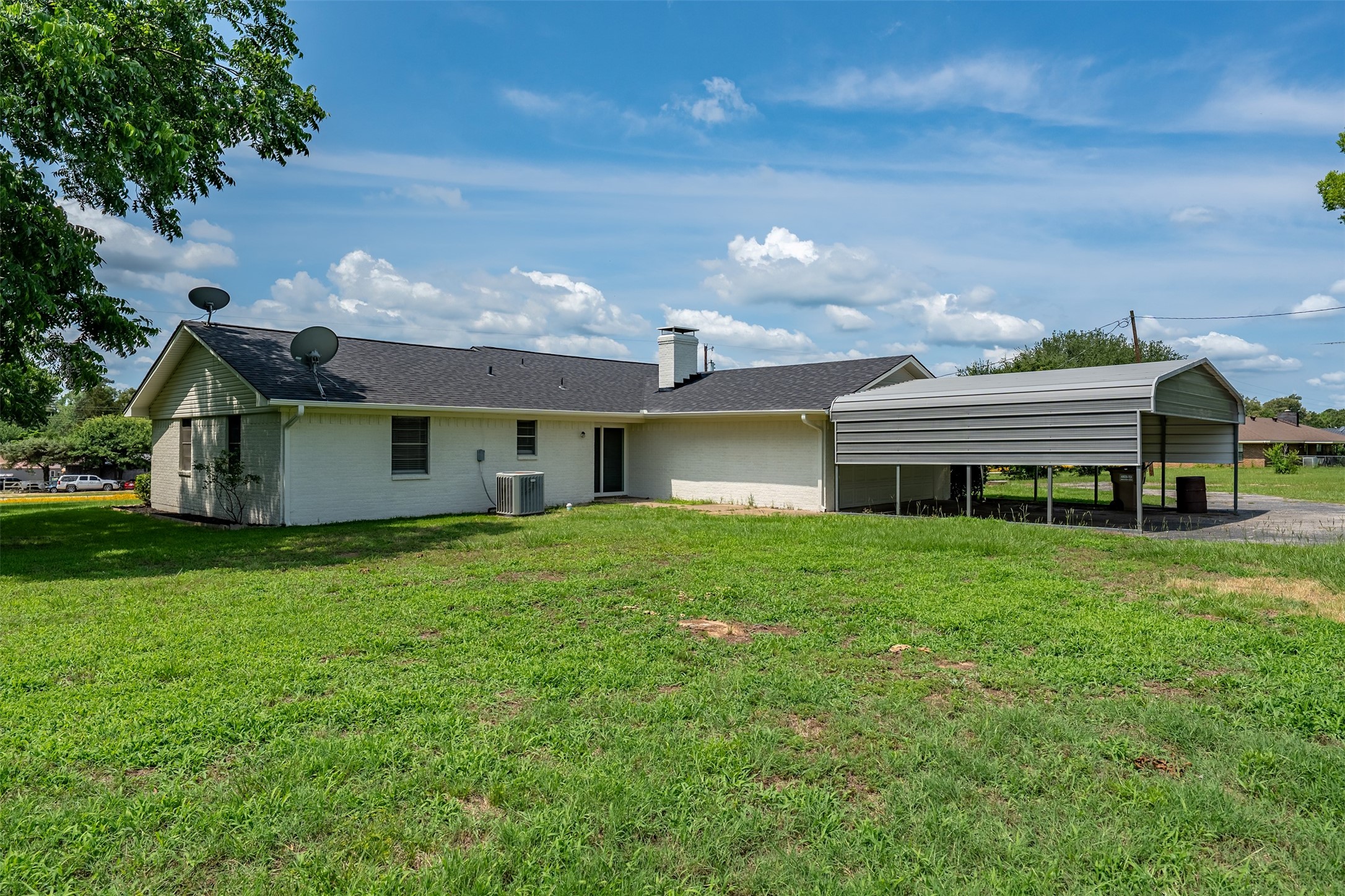 3015 E US Highway 80