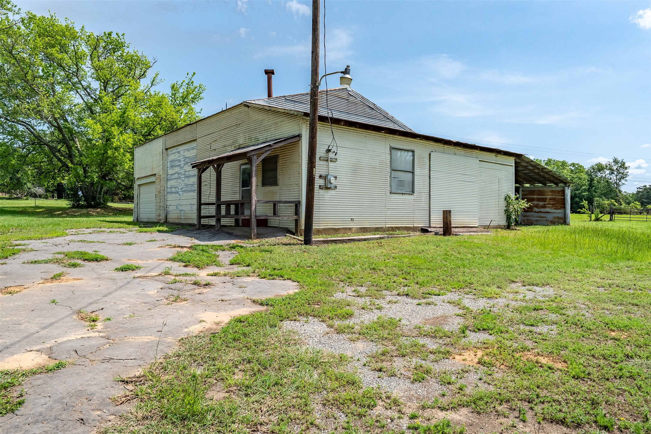 3015 E US Highway 80