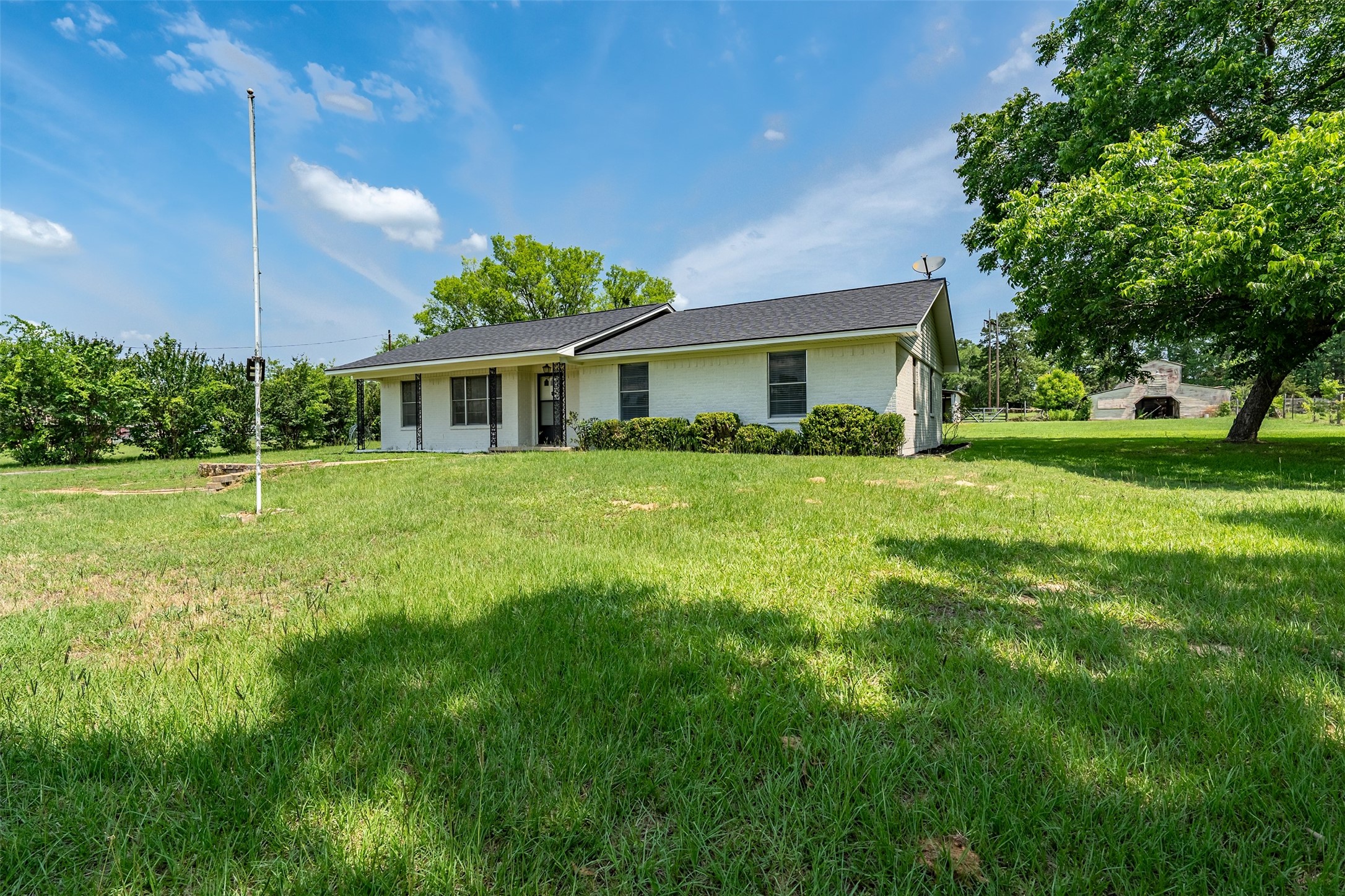 3015 E US Highway 80
