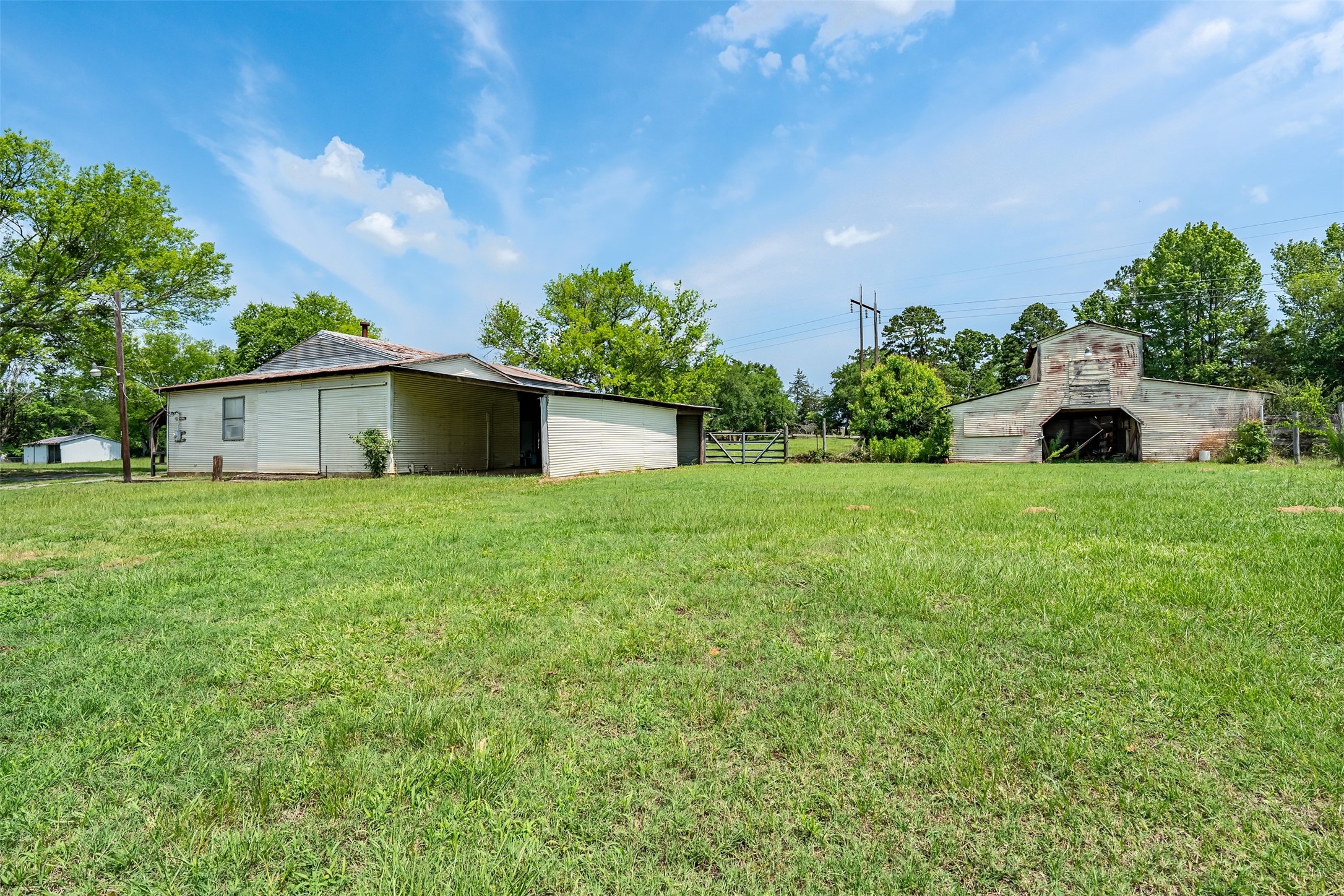 3015 E US Highway 80
