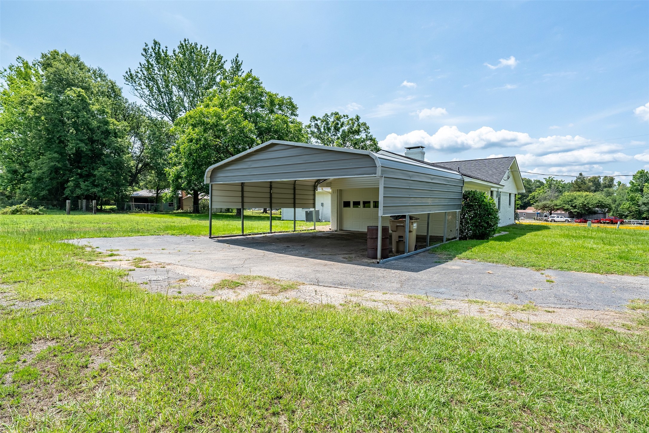 3015 E US Highway 80