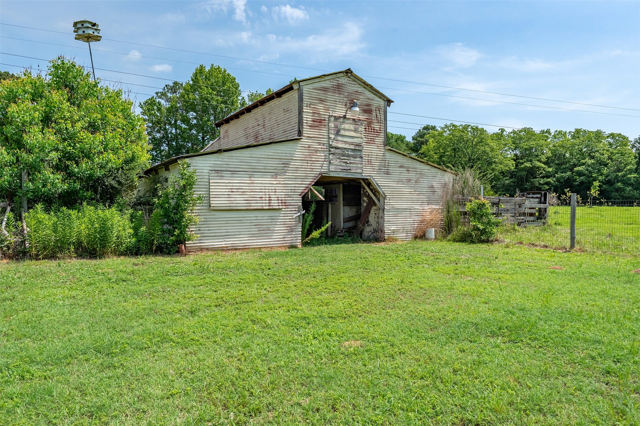 3015 E US Highway 80