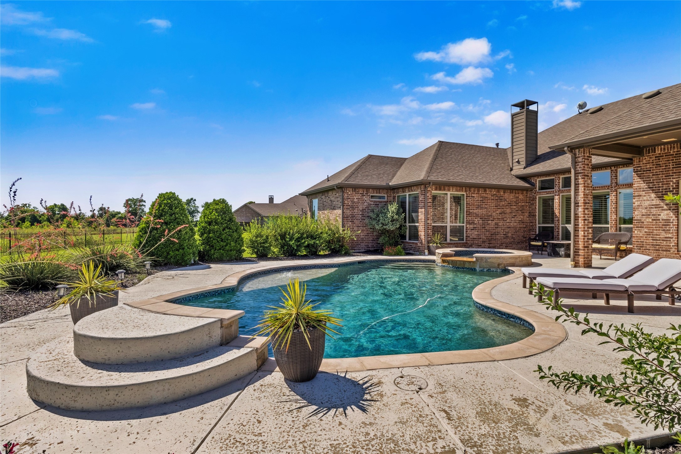 800 Yasmin Court