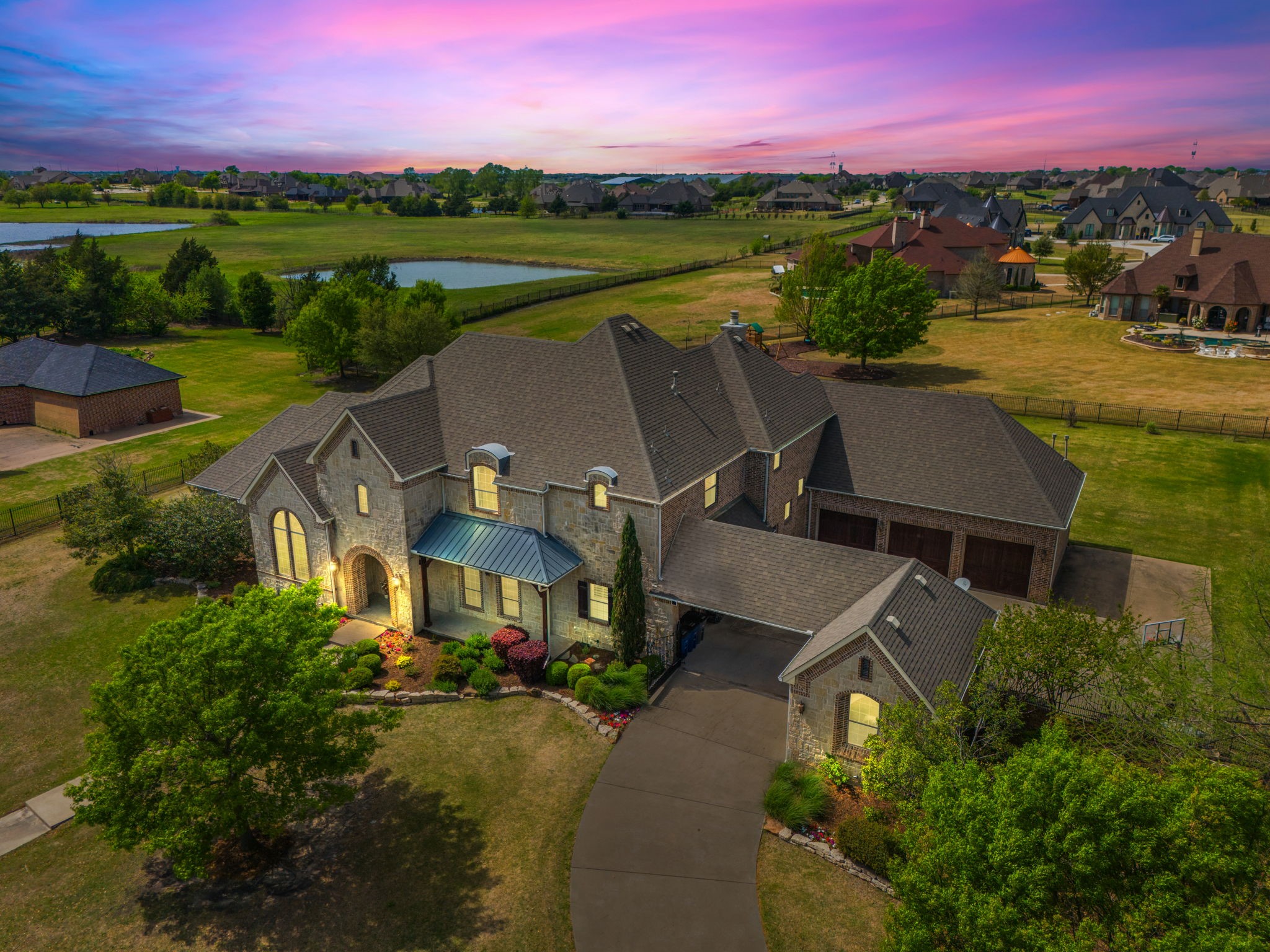 1061 Kingsbridge Lane