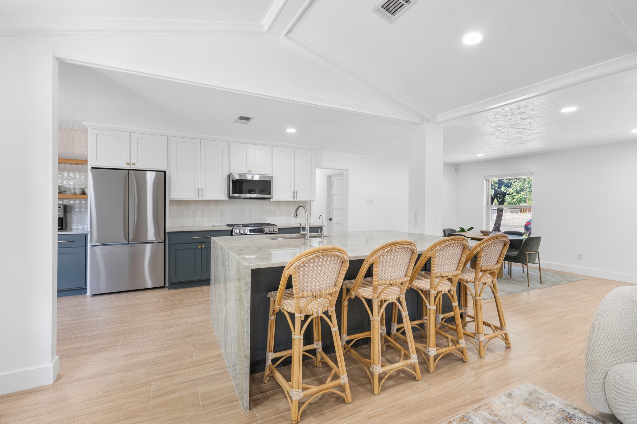 3908 Royal Lane