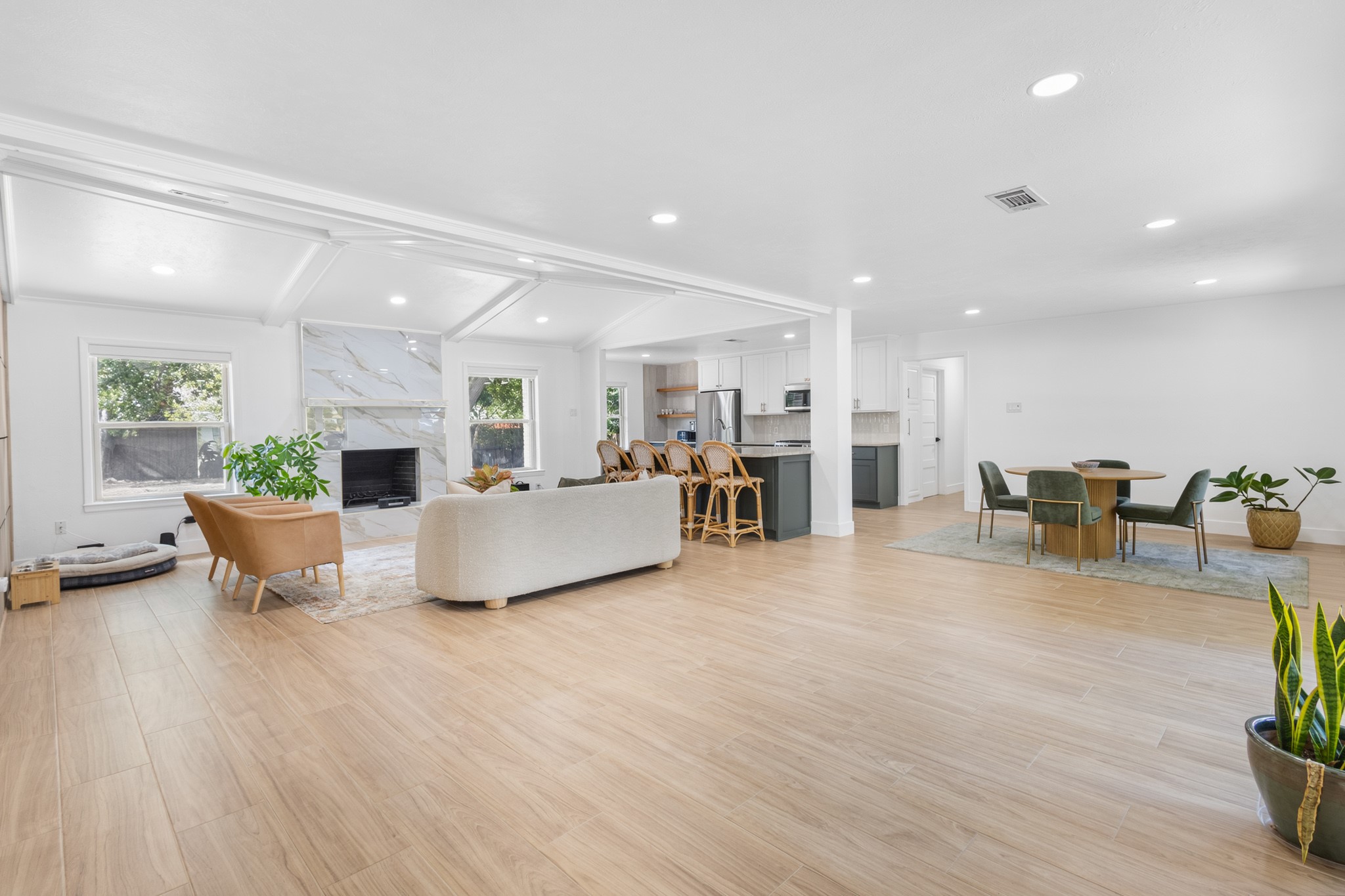 3908 Royal Lane