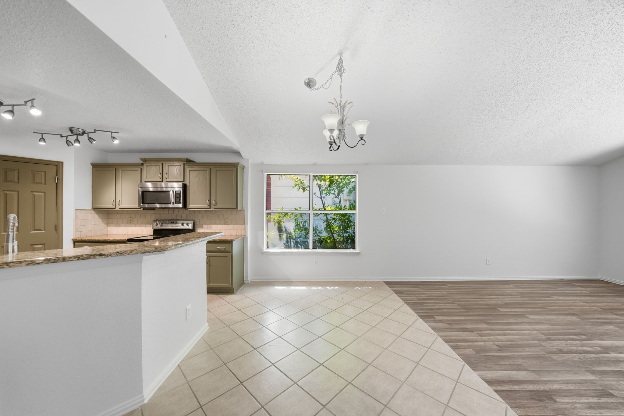 5228 Boxwood Lane