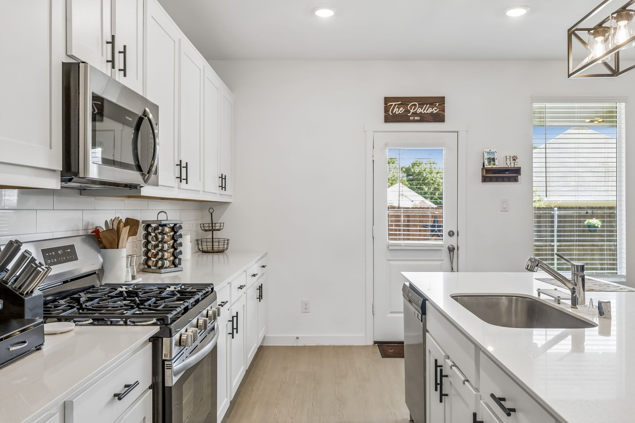 1801 Rubber Fig Lane