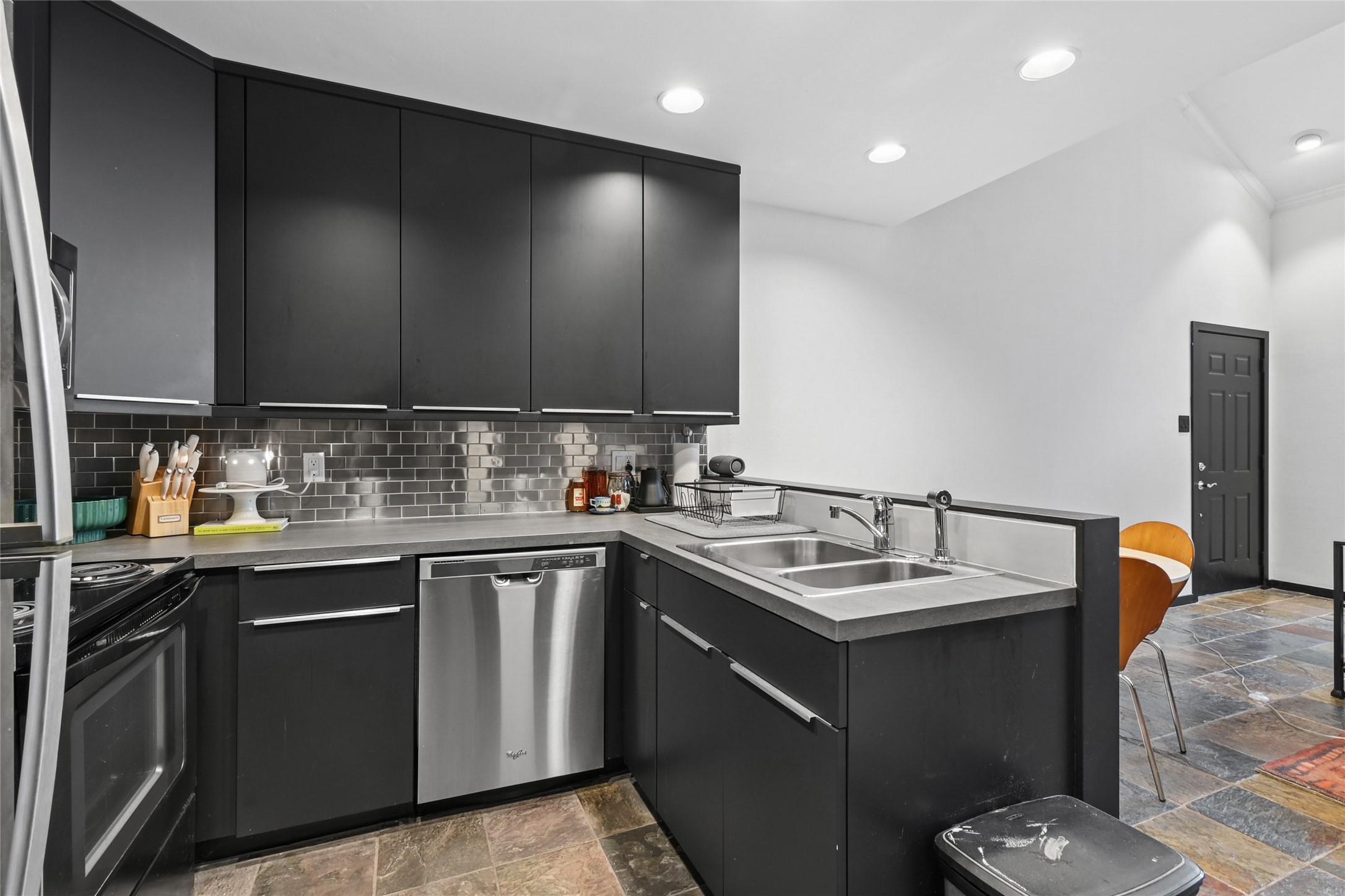 4333 Bowser Avenue 6