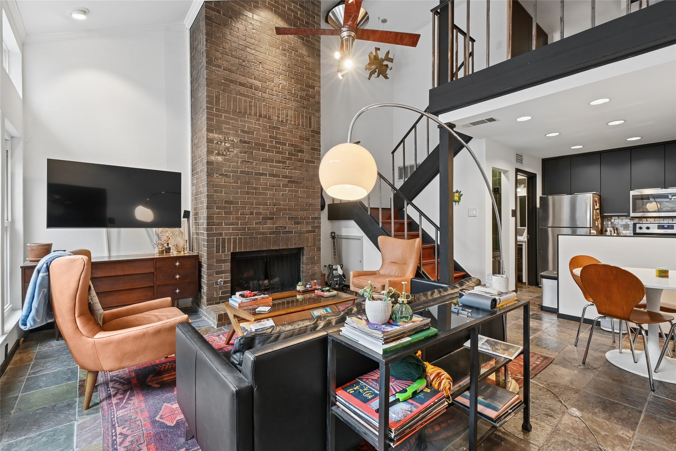 4333 Bowser Avenue 6