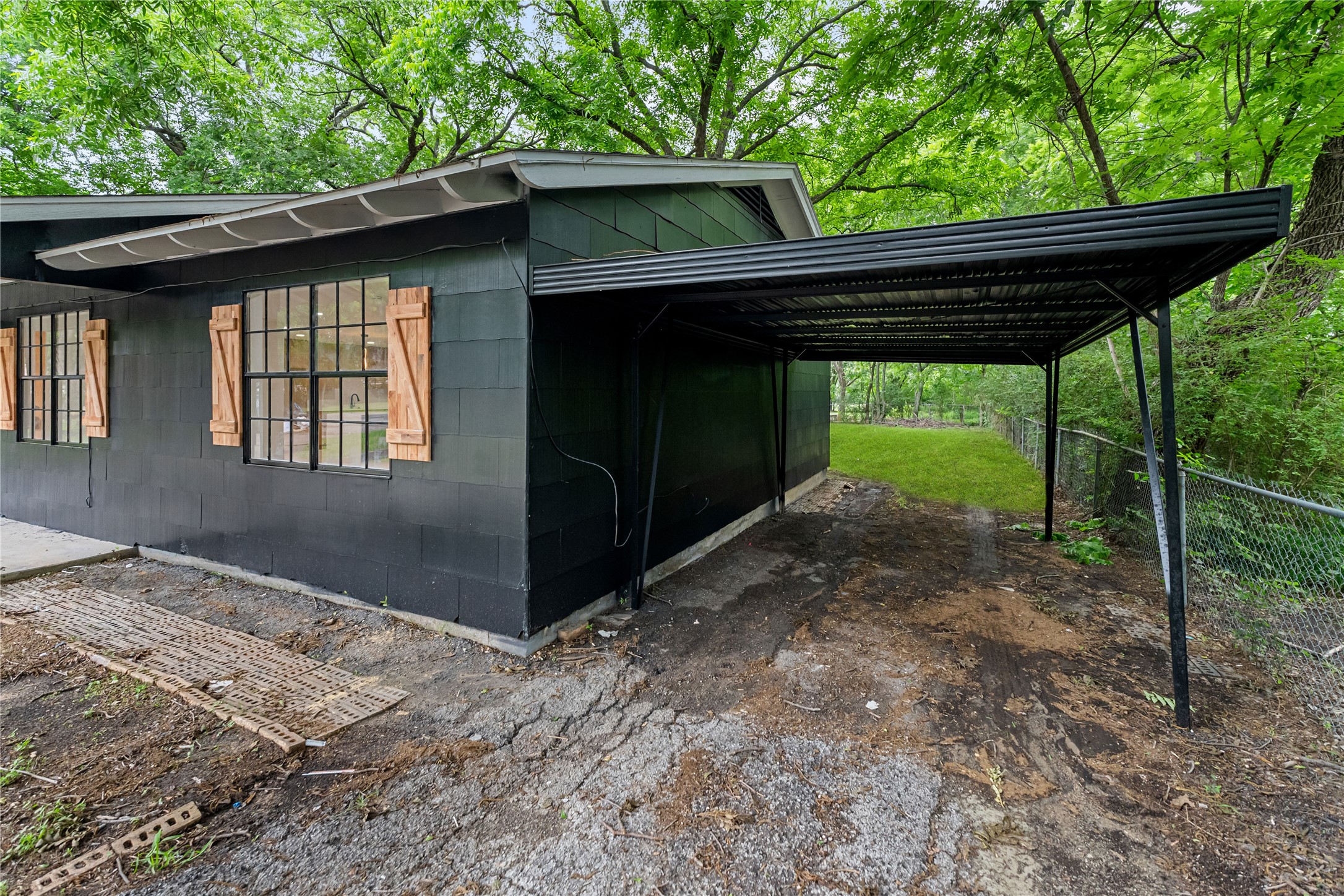 110 Hackberry Street