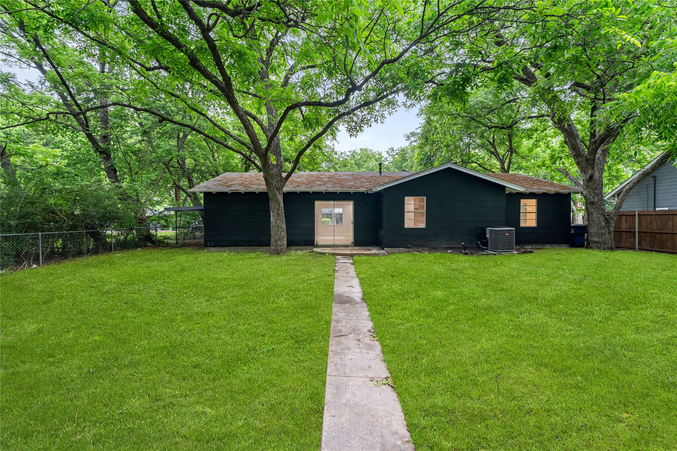 110 Hackberry Street