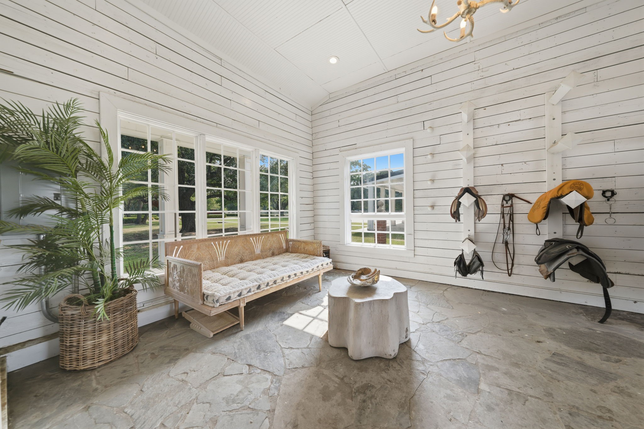 4023 Anns Lane