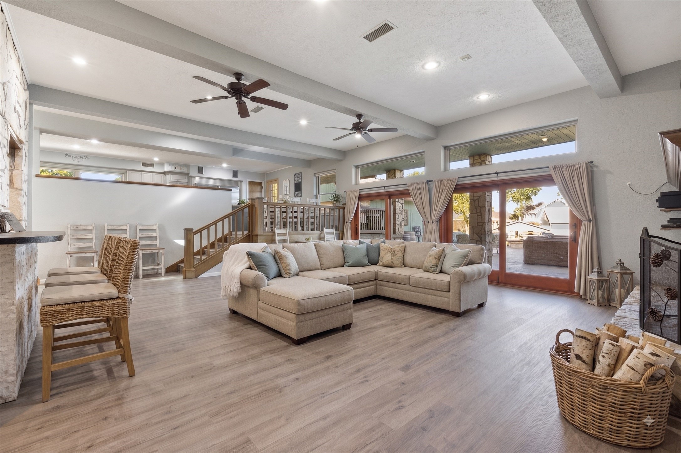1035 Holiday Circle