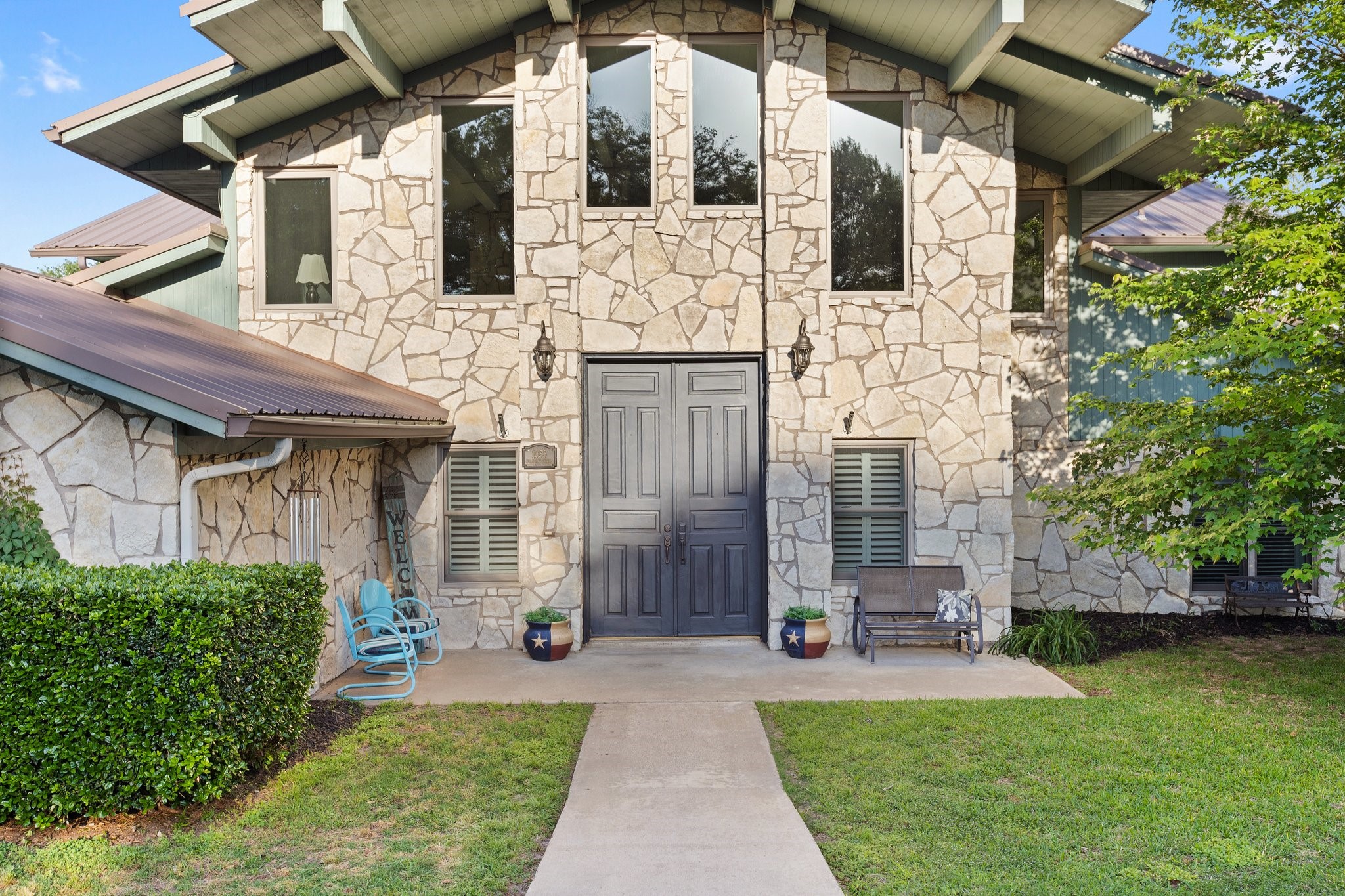 1035 Holiday Circle