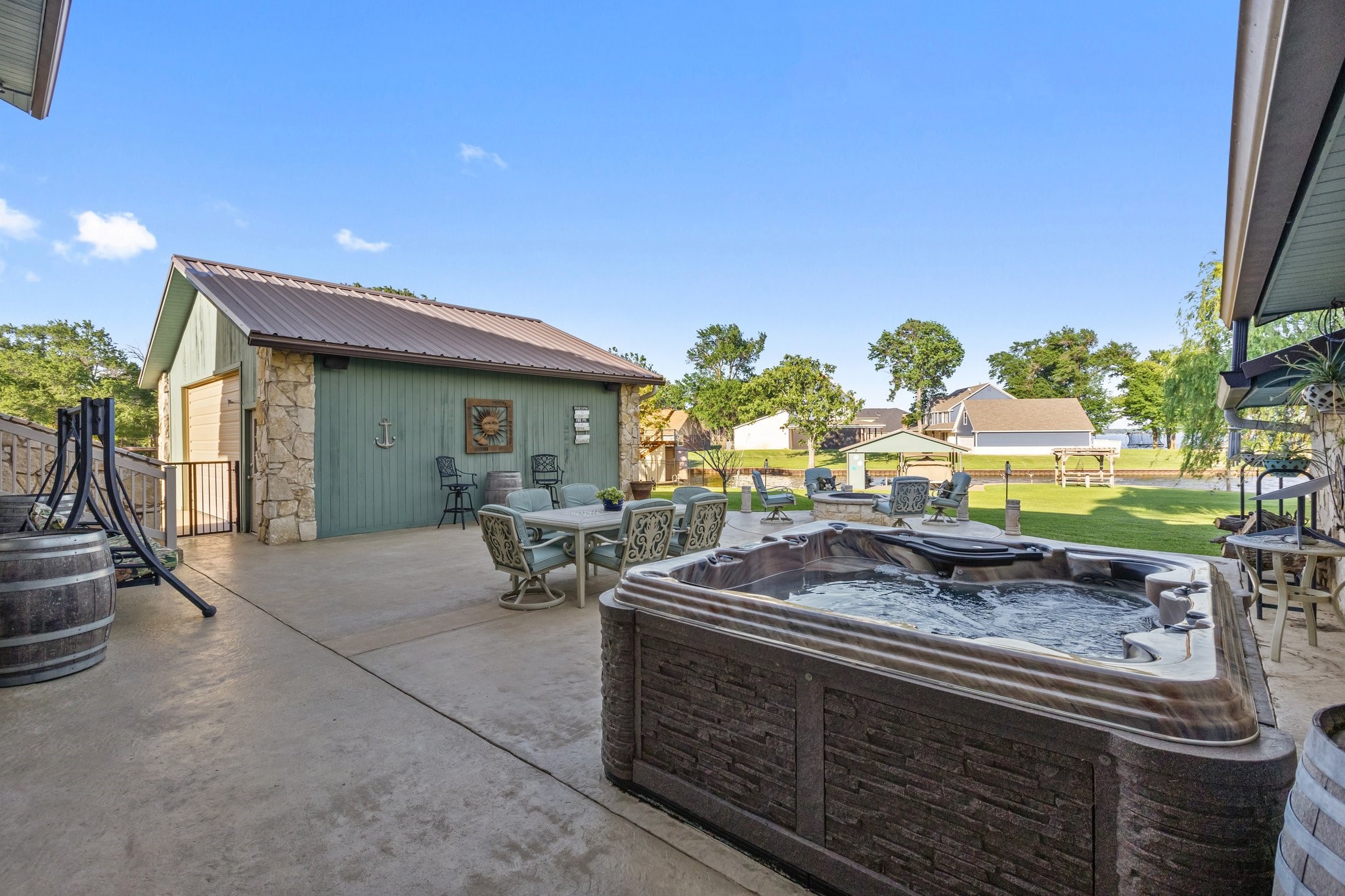 1035 Holiday Circle