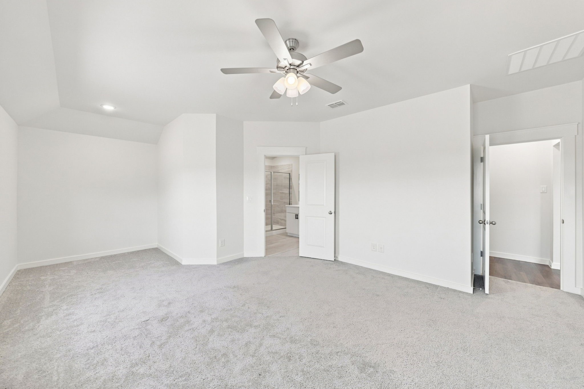 702 Woodford Way