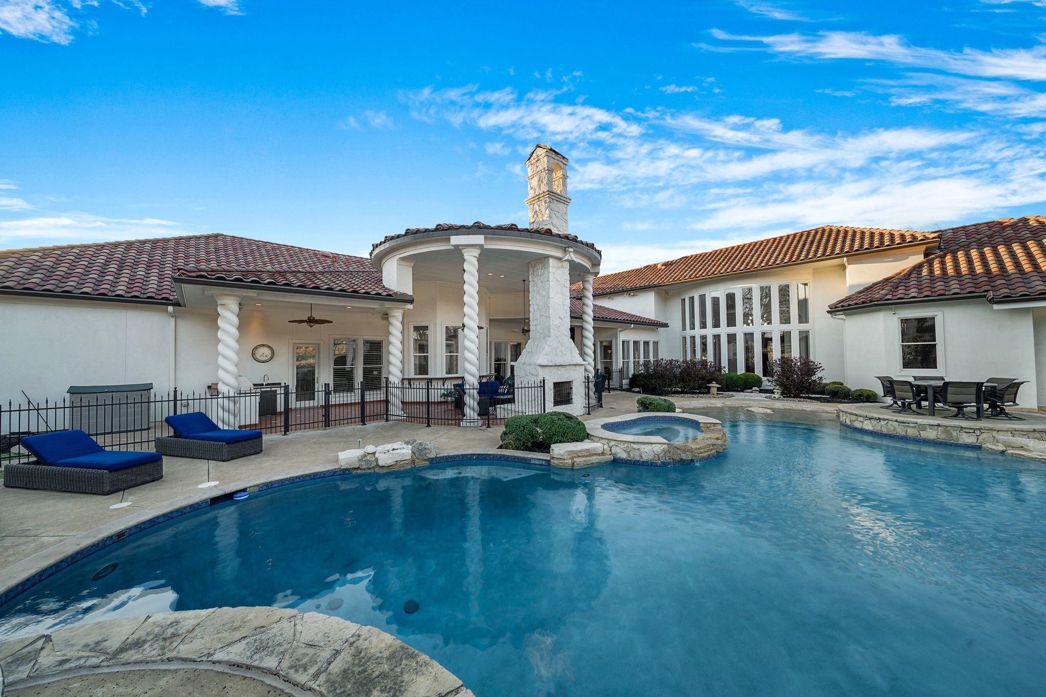 1075 W Dove Road