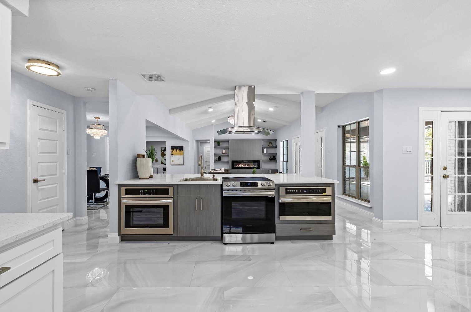 14909 Hillcrest