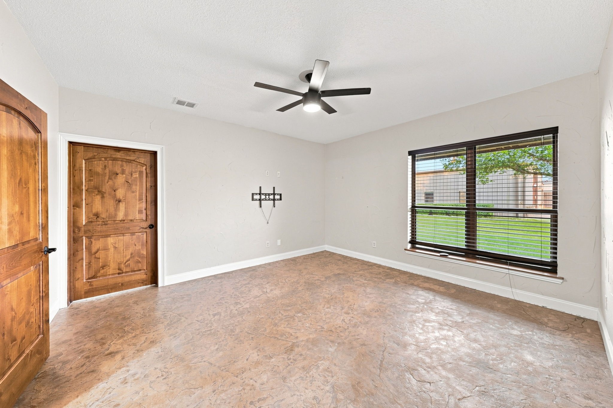 8129 County Road 2419