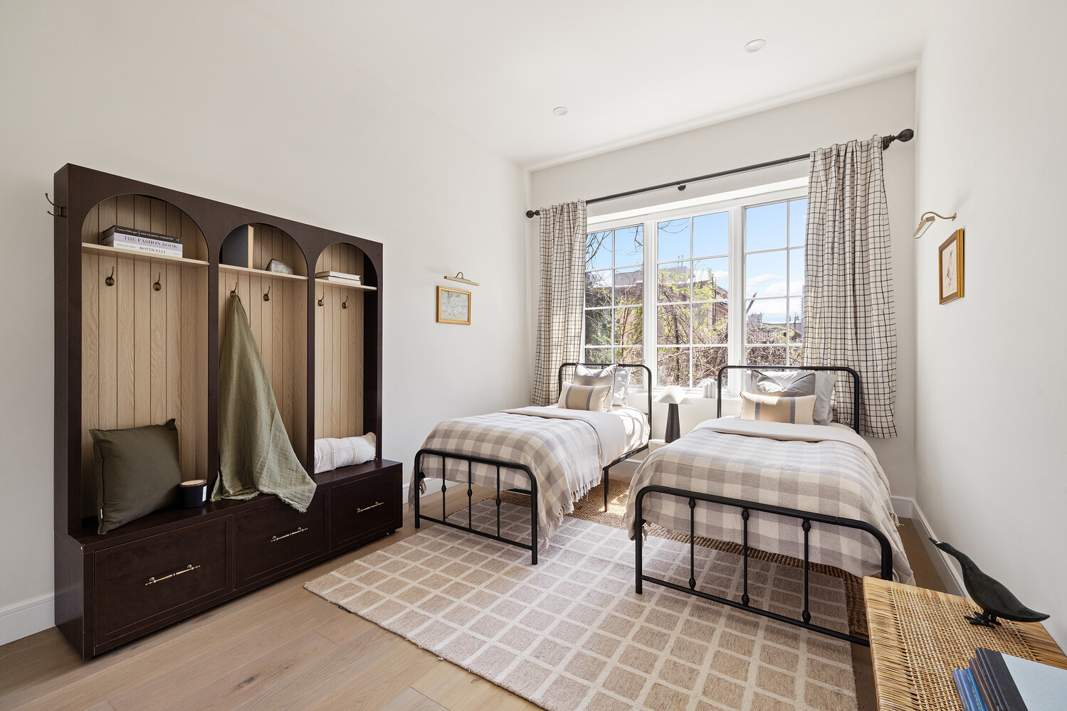 84 OAK Street 3B