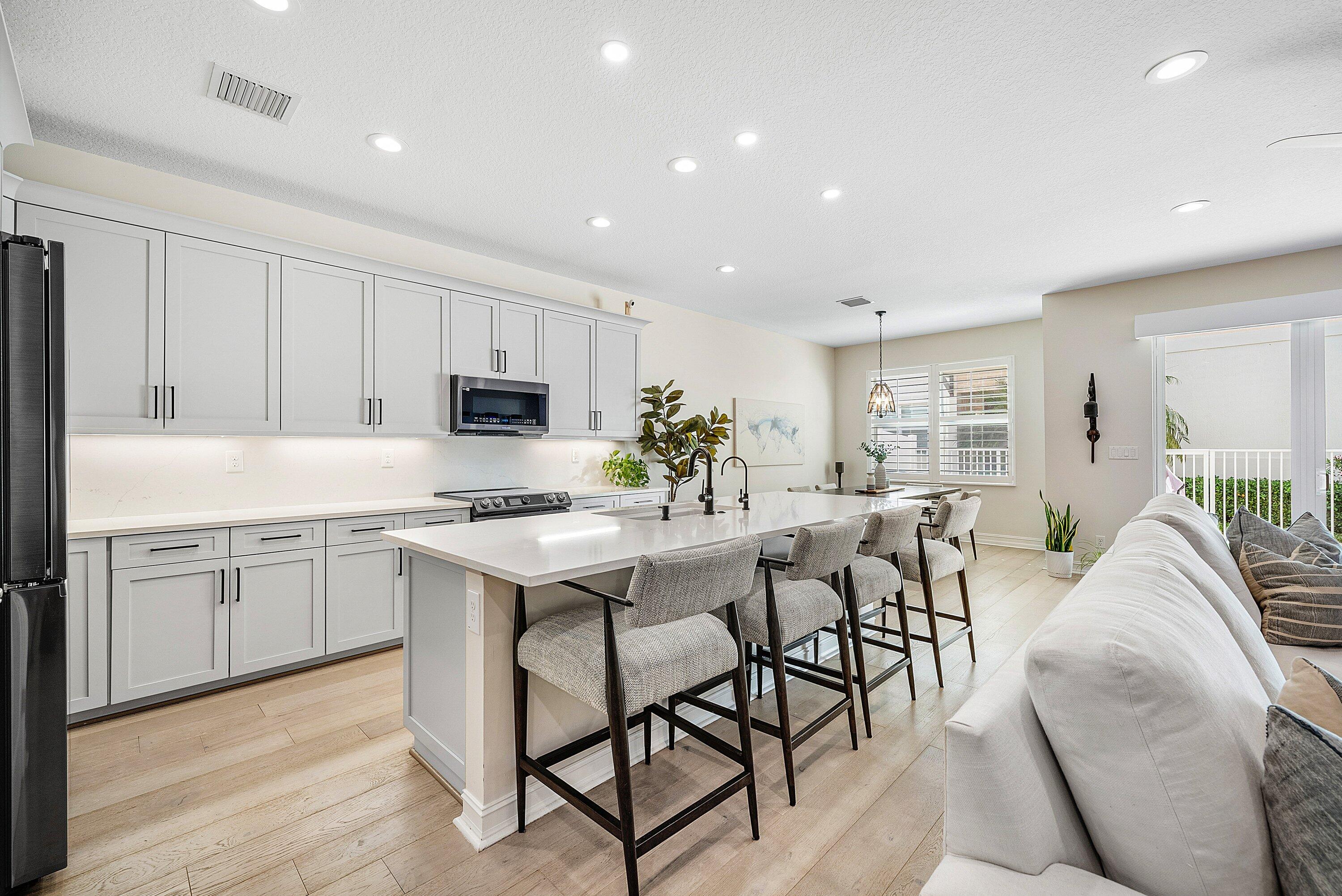 100 NW 69th Cir 44