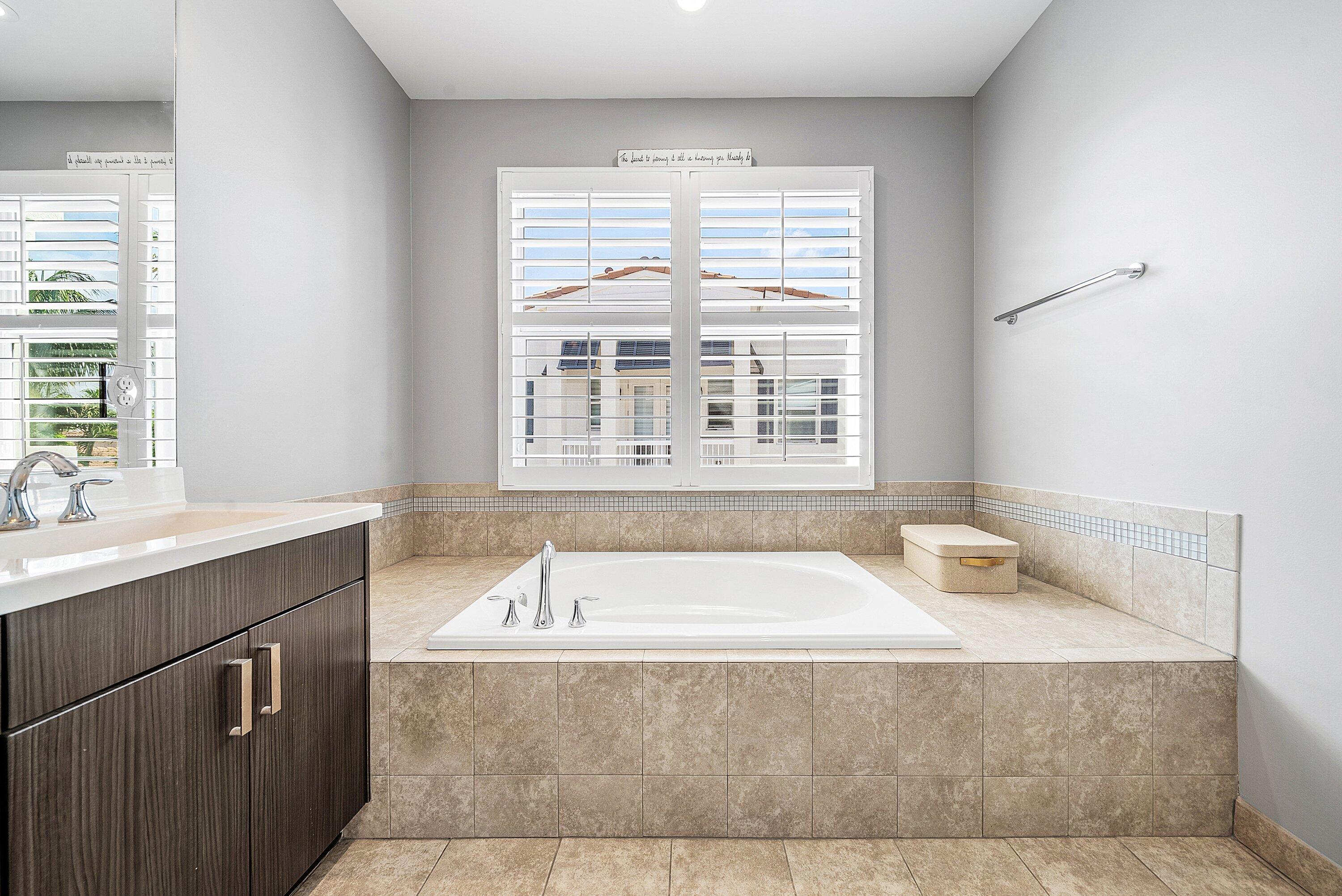 100 NW 69th Cir 44