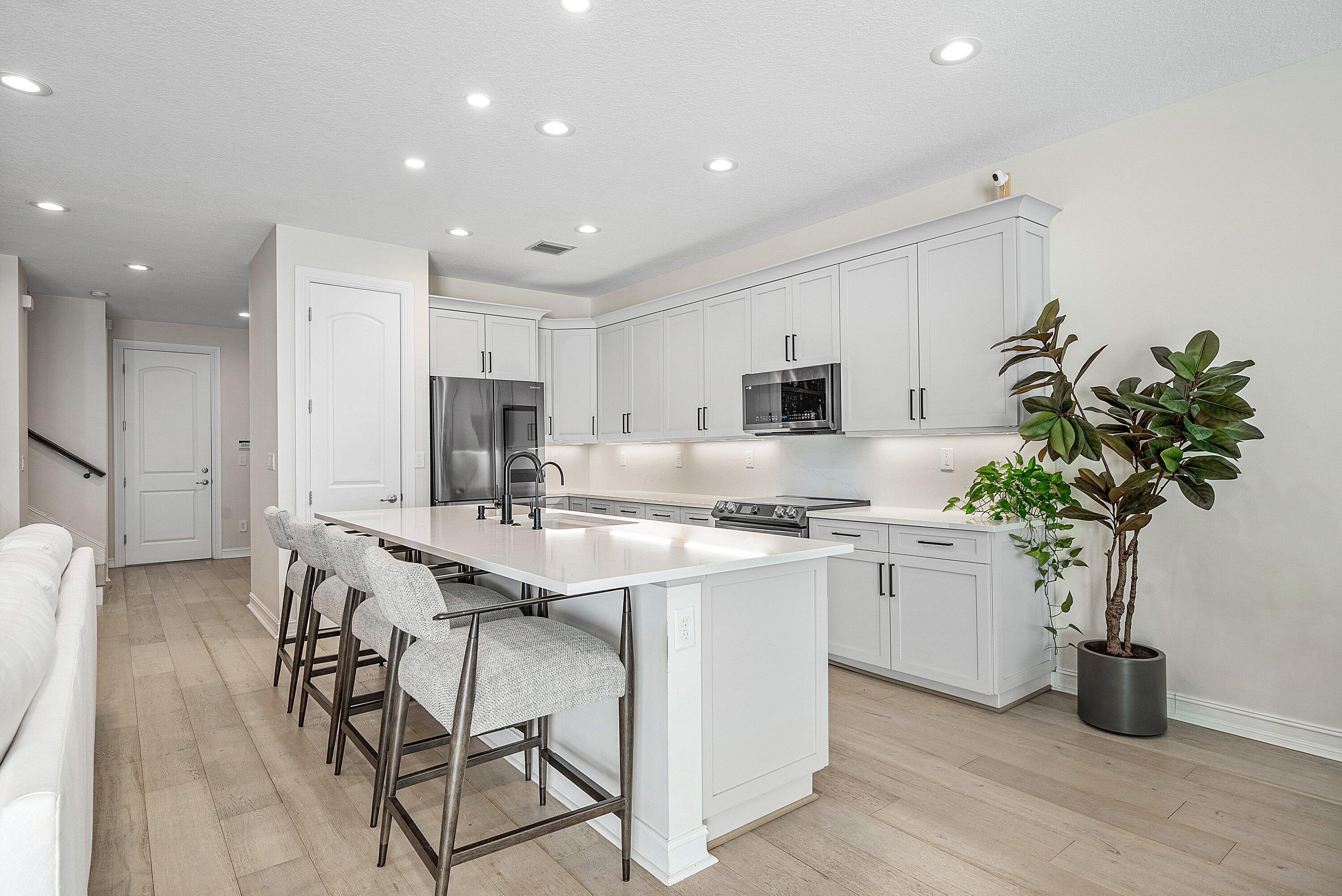 100 NW 69th Cir 44