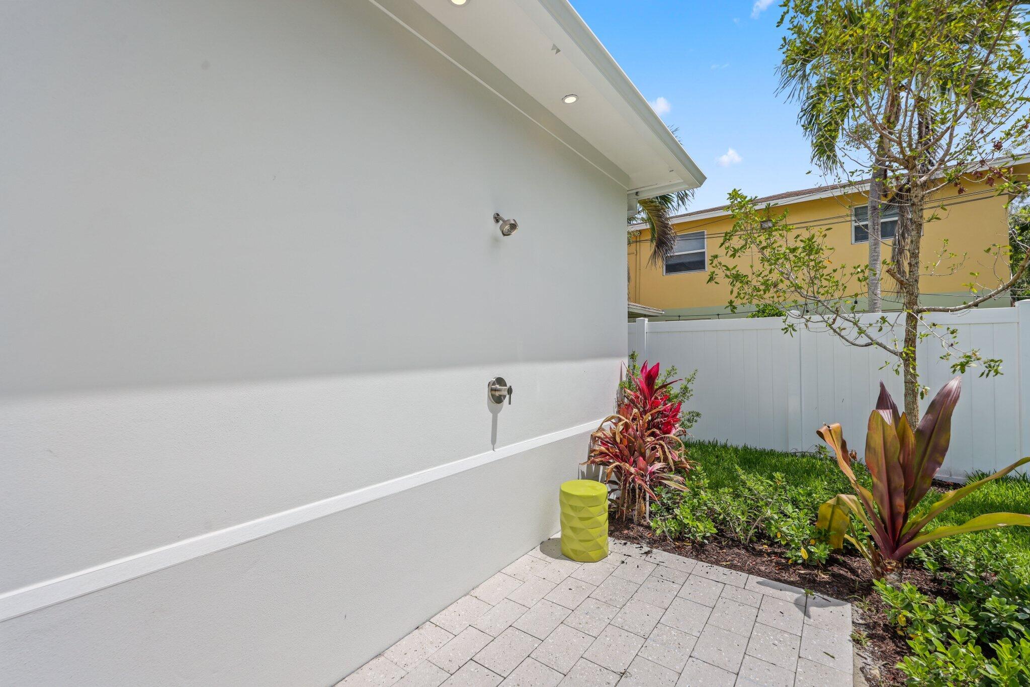 238 NE 12th Street