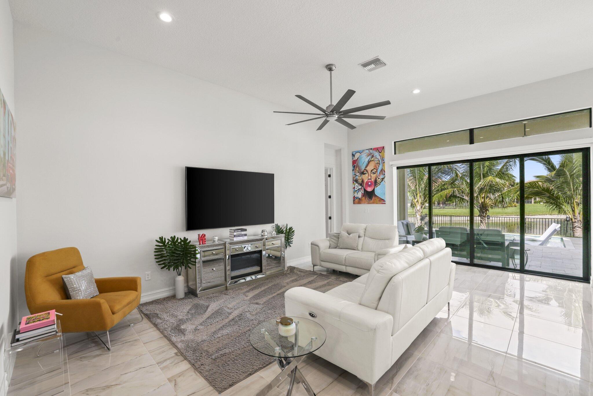 9031 Leon Circle W