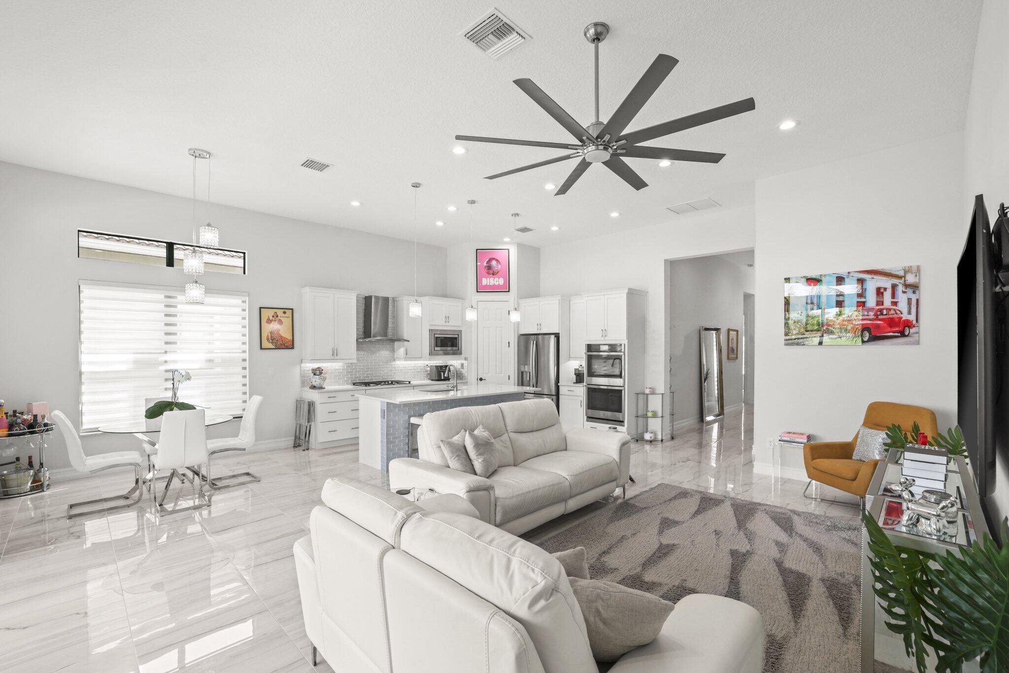 9031 Leon Circle W