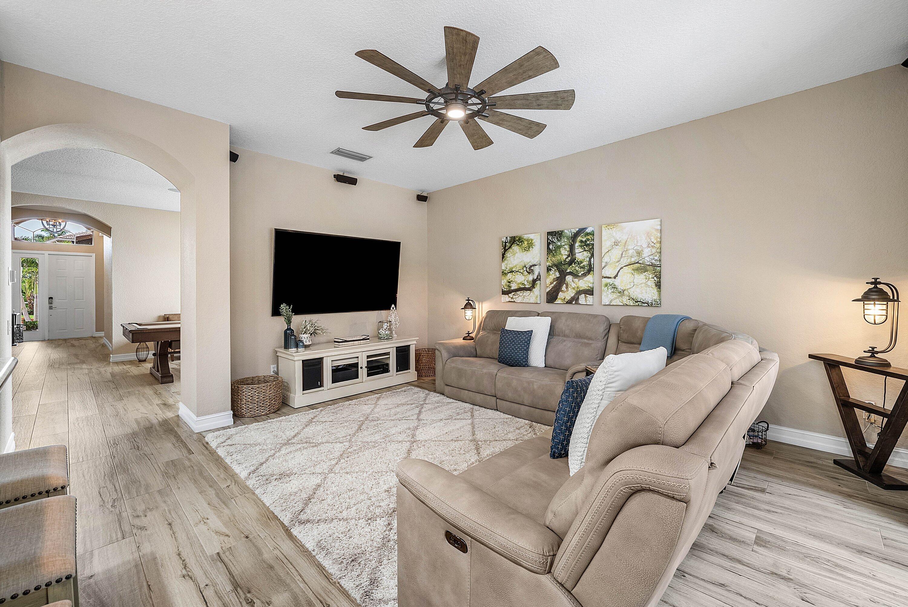 8564 BREEZY OAK Way