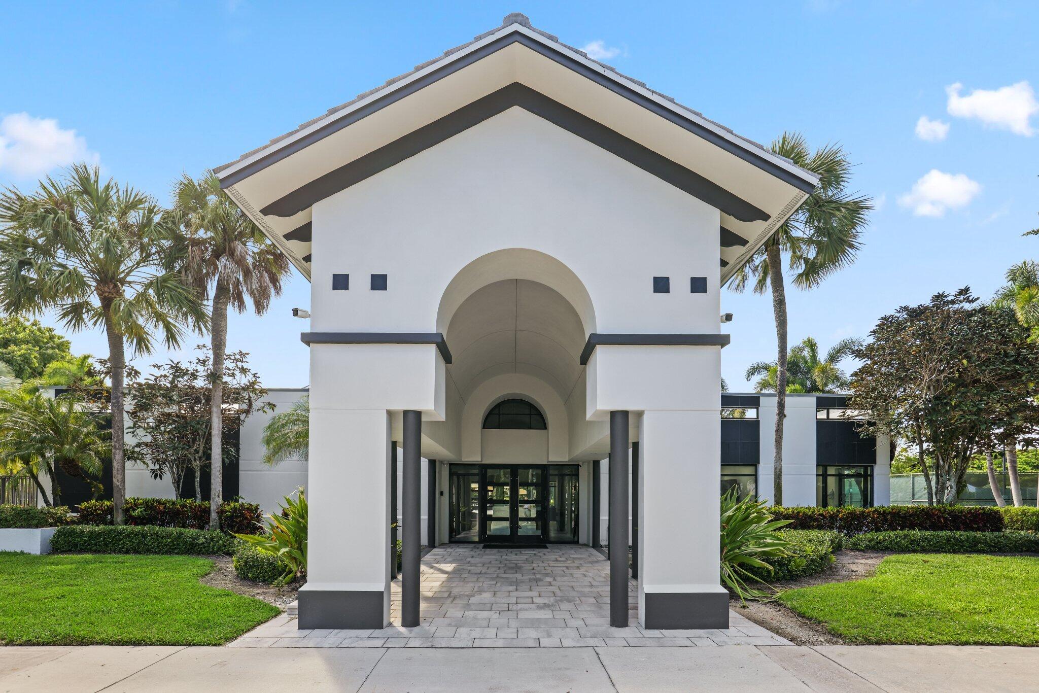 2892 Banyan Blvd Circle NW