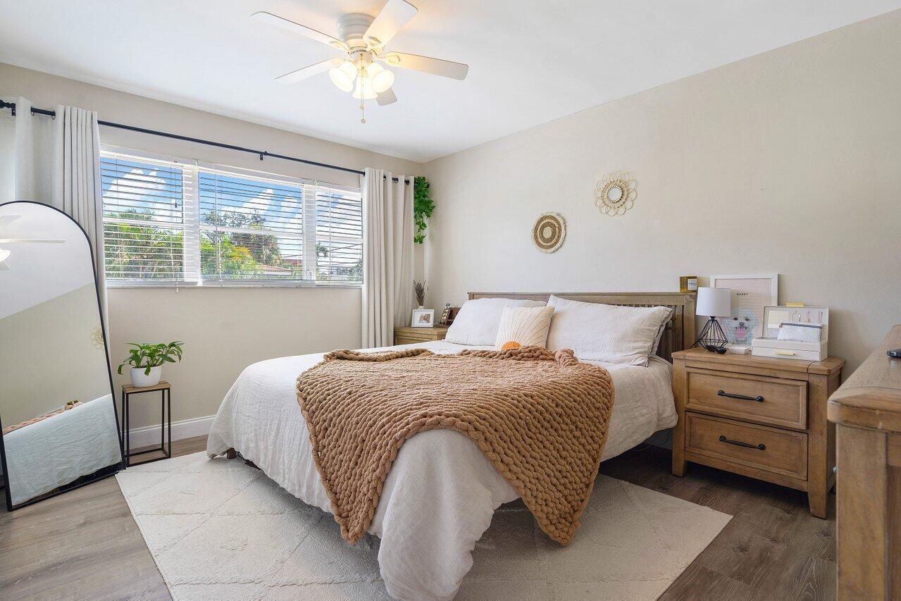 2455 NE 51st Street E102