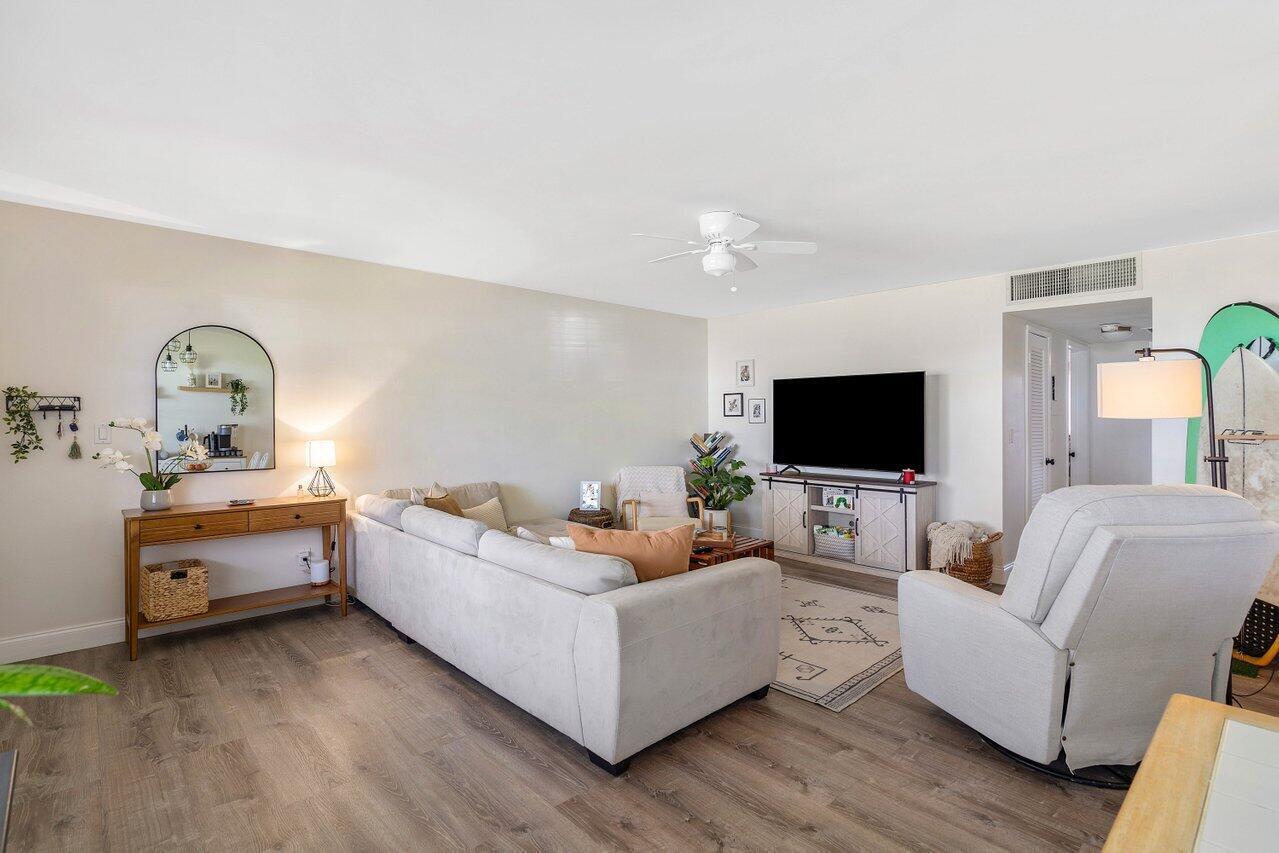 2455 NE 51st Street E102